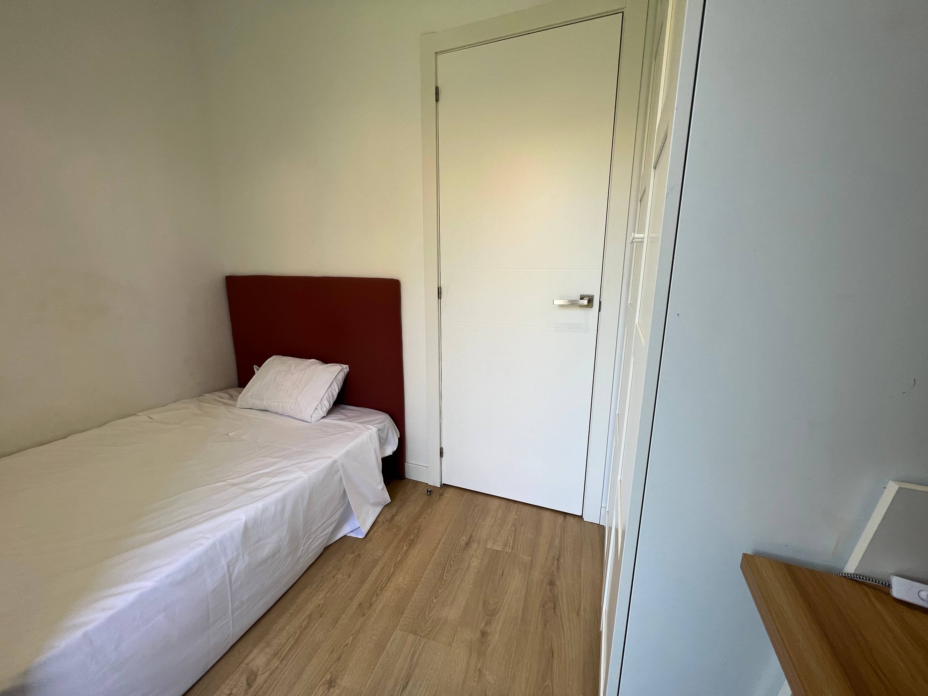 Habitación privada VI en Calle de Francos Rodríguez 1/25