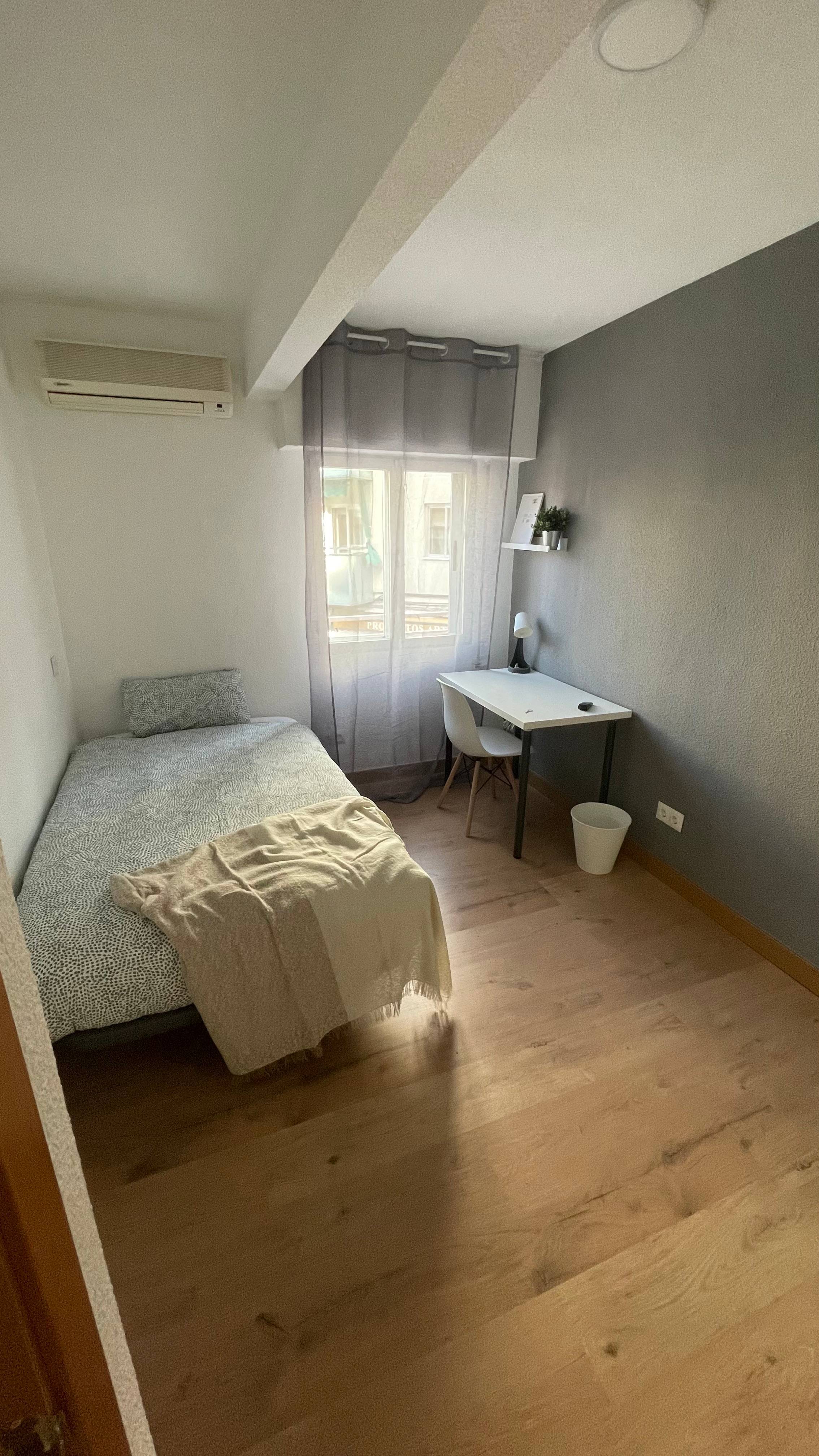 Habitación privada II en Calle Polvoranca 1/18