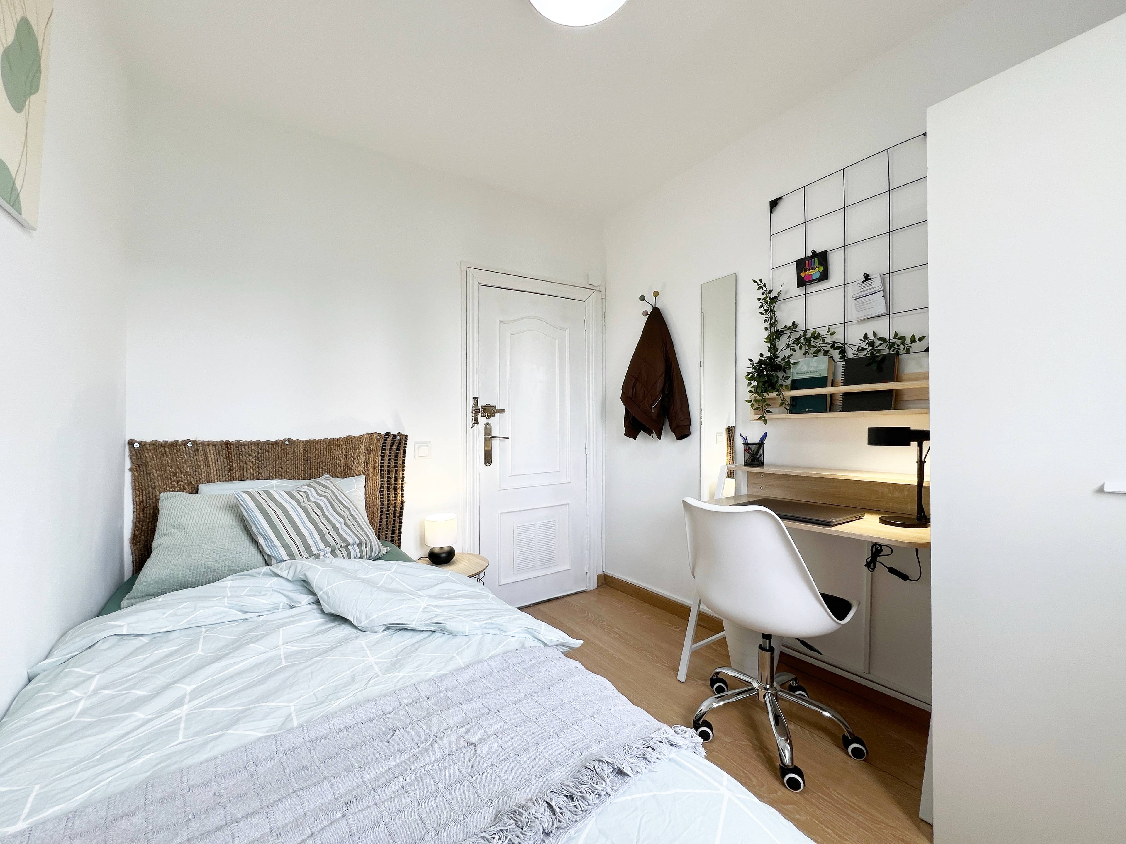 Habitación privada III en Calle Ayllón 1/14