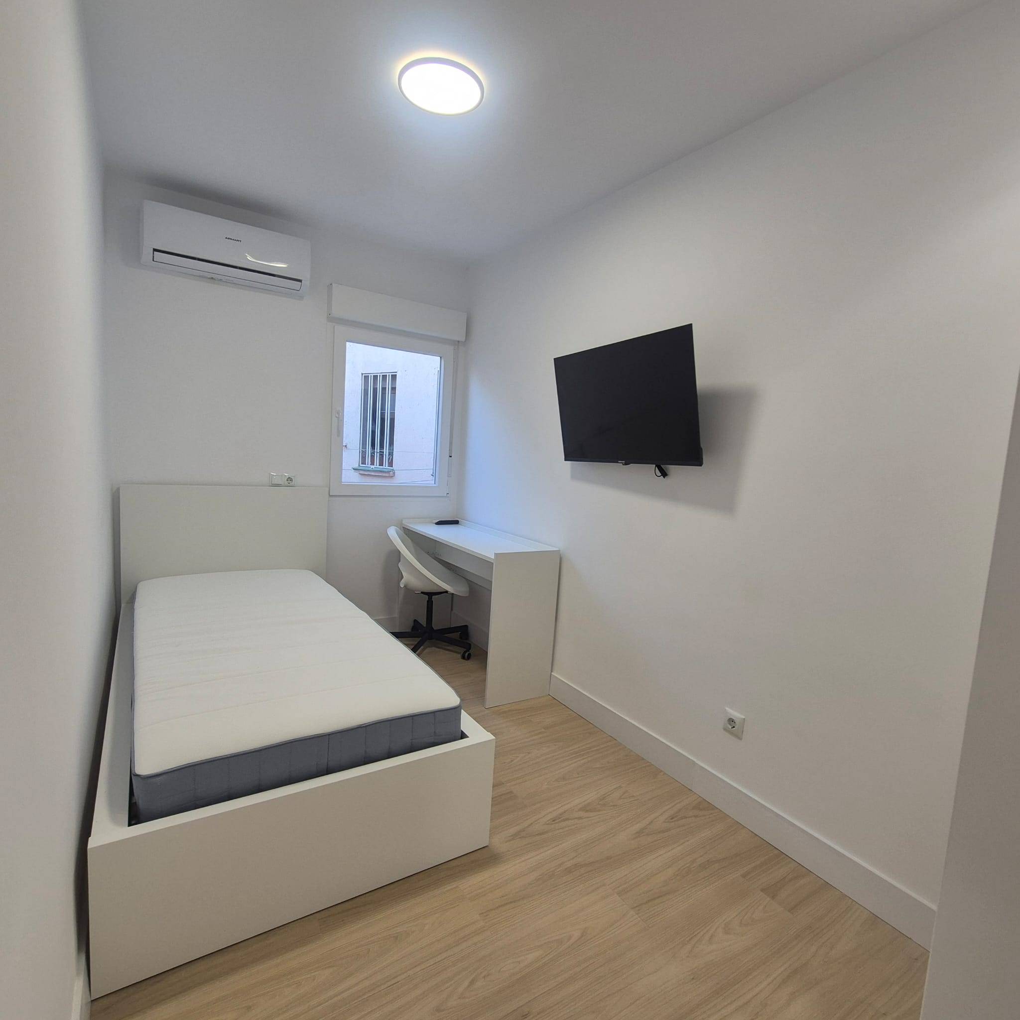 Habitación privada IV en Calle de Amparo Usera 1/16