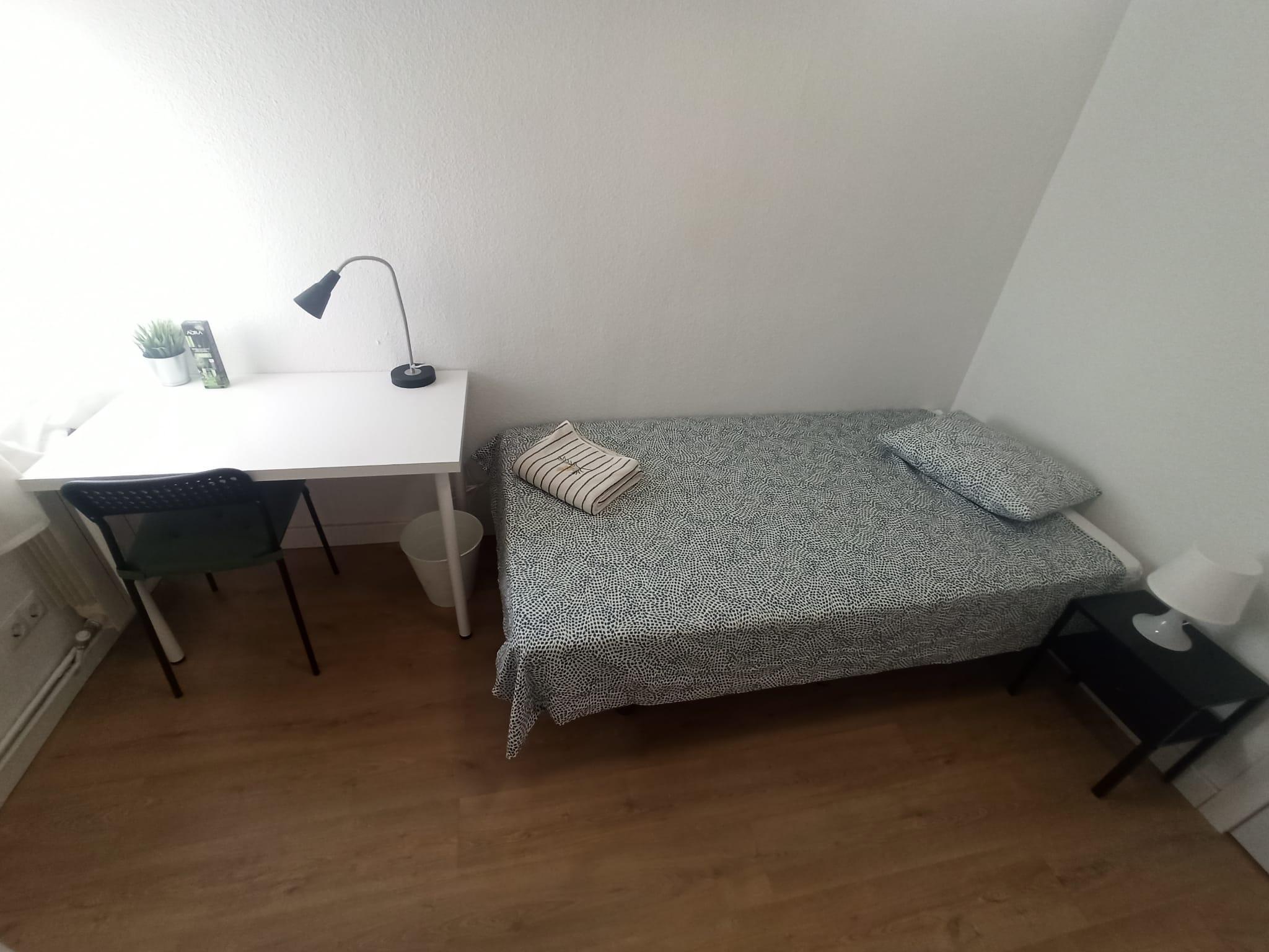 Habitación privada IV en Calle Benalmádena