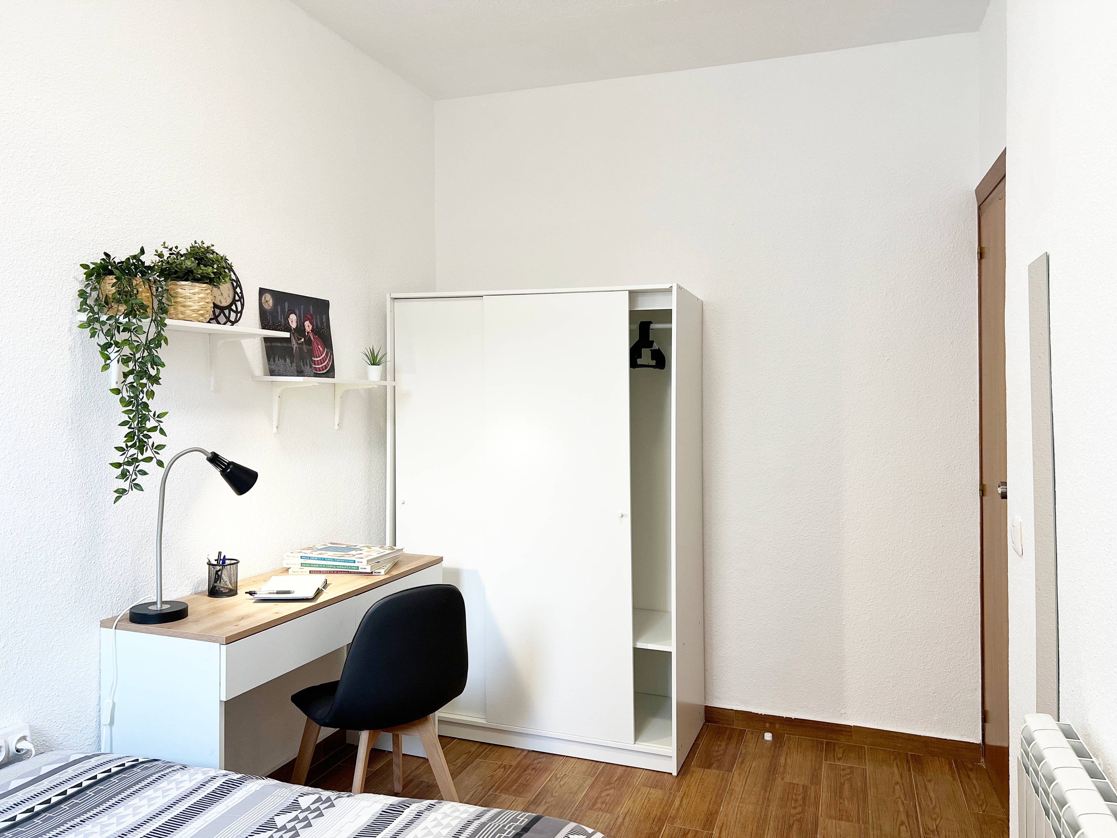Habitación privada V en Calle del Dos de Mayo 2/19