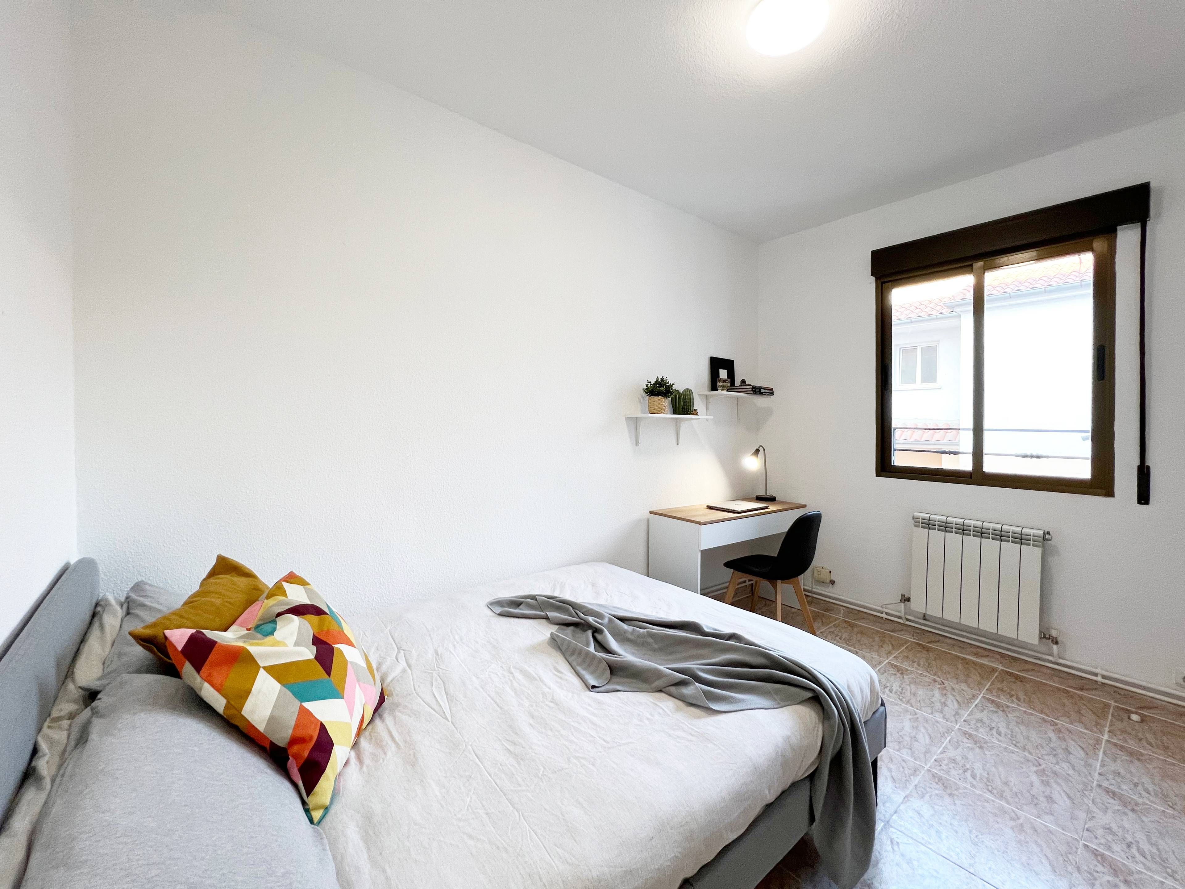 Habitación privada IV en Calle del Dos de Mayo 1/19