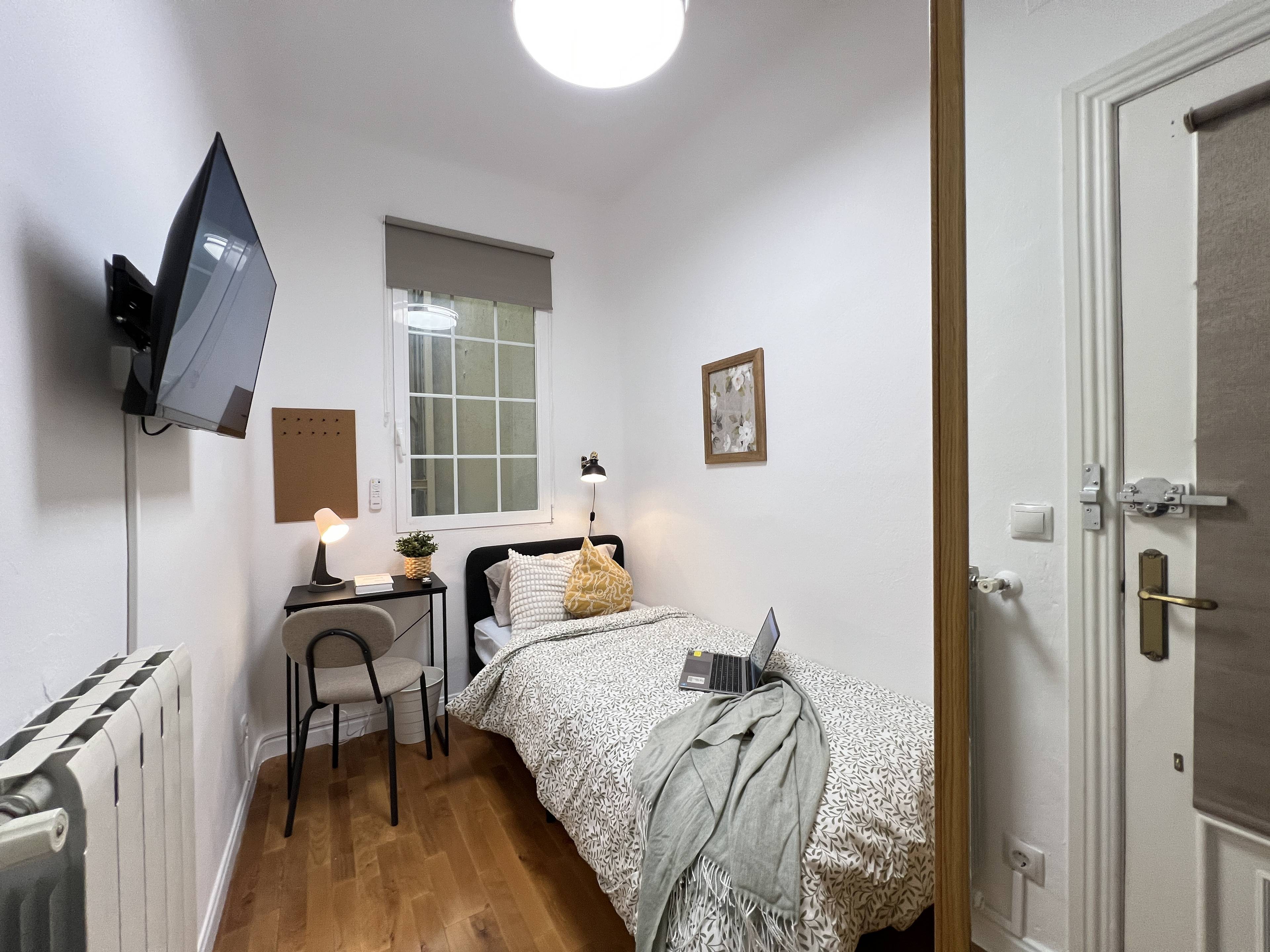 Habitación privada VI en Calle de la Abada 1/15