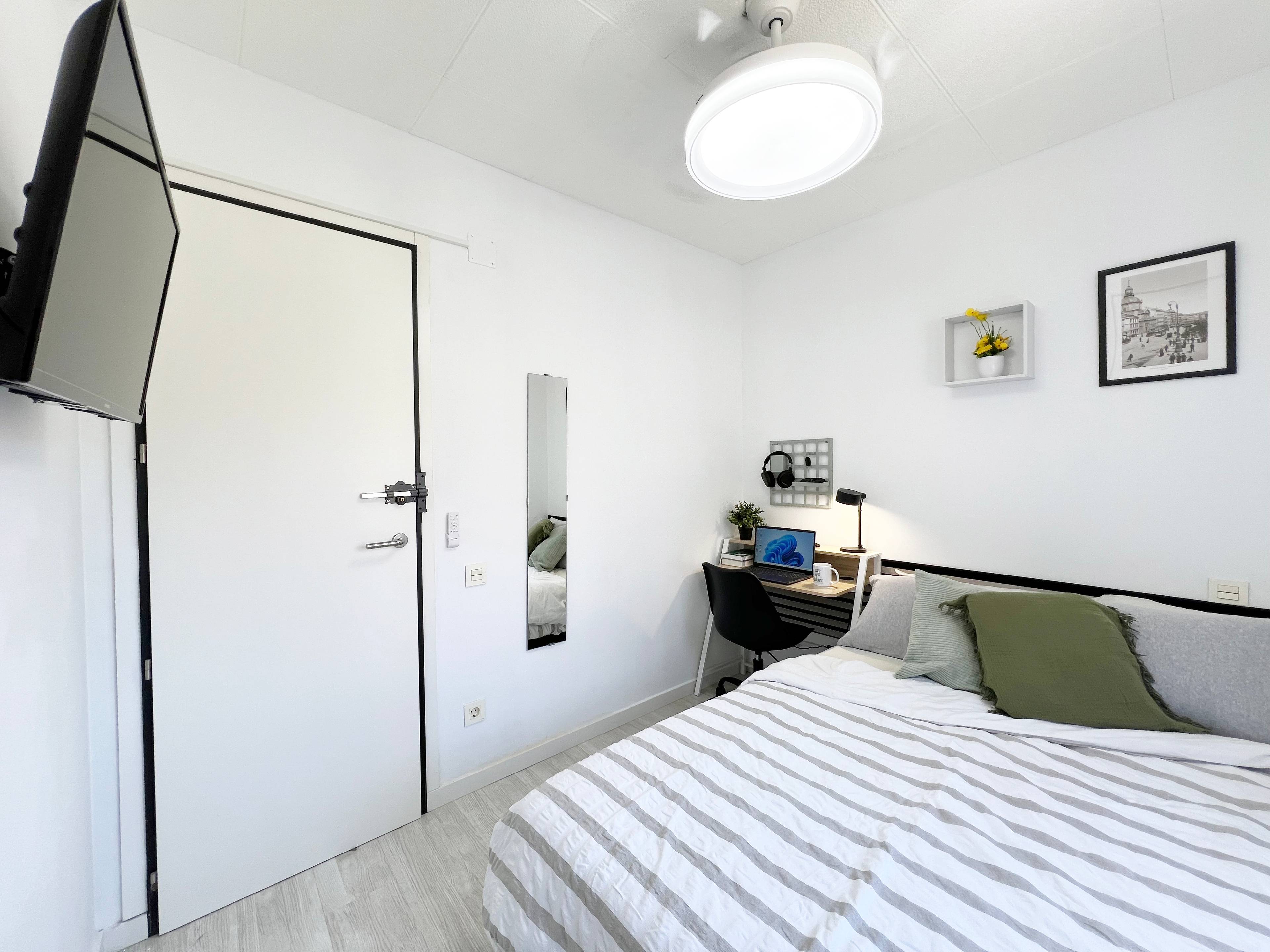 Habitación privada III en Calle Labajos 2/17