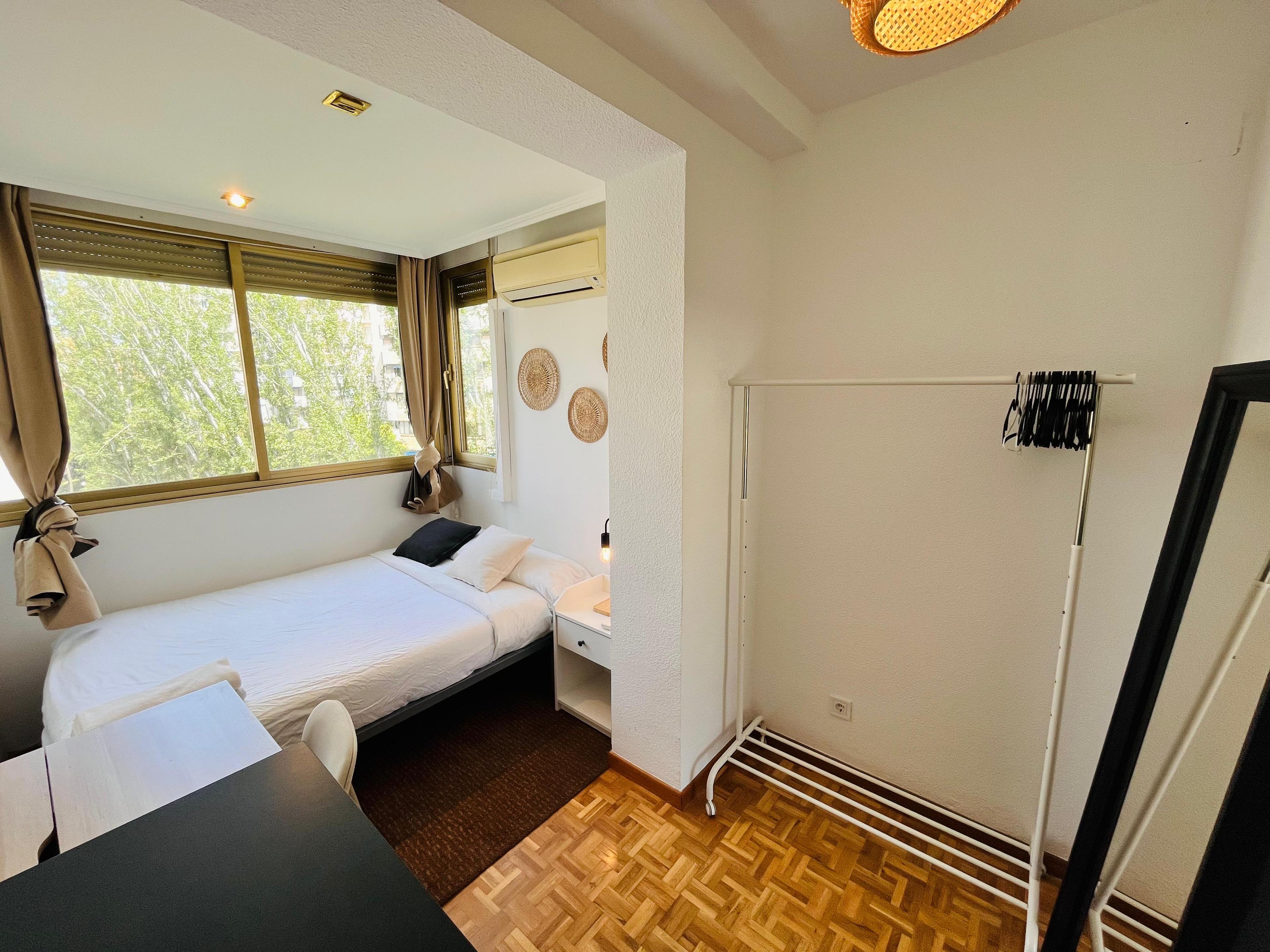Habitación privada II en Avenida de Badajoz