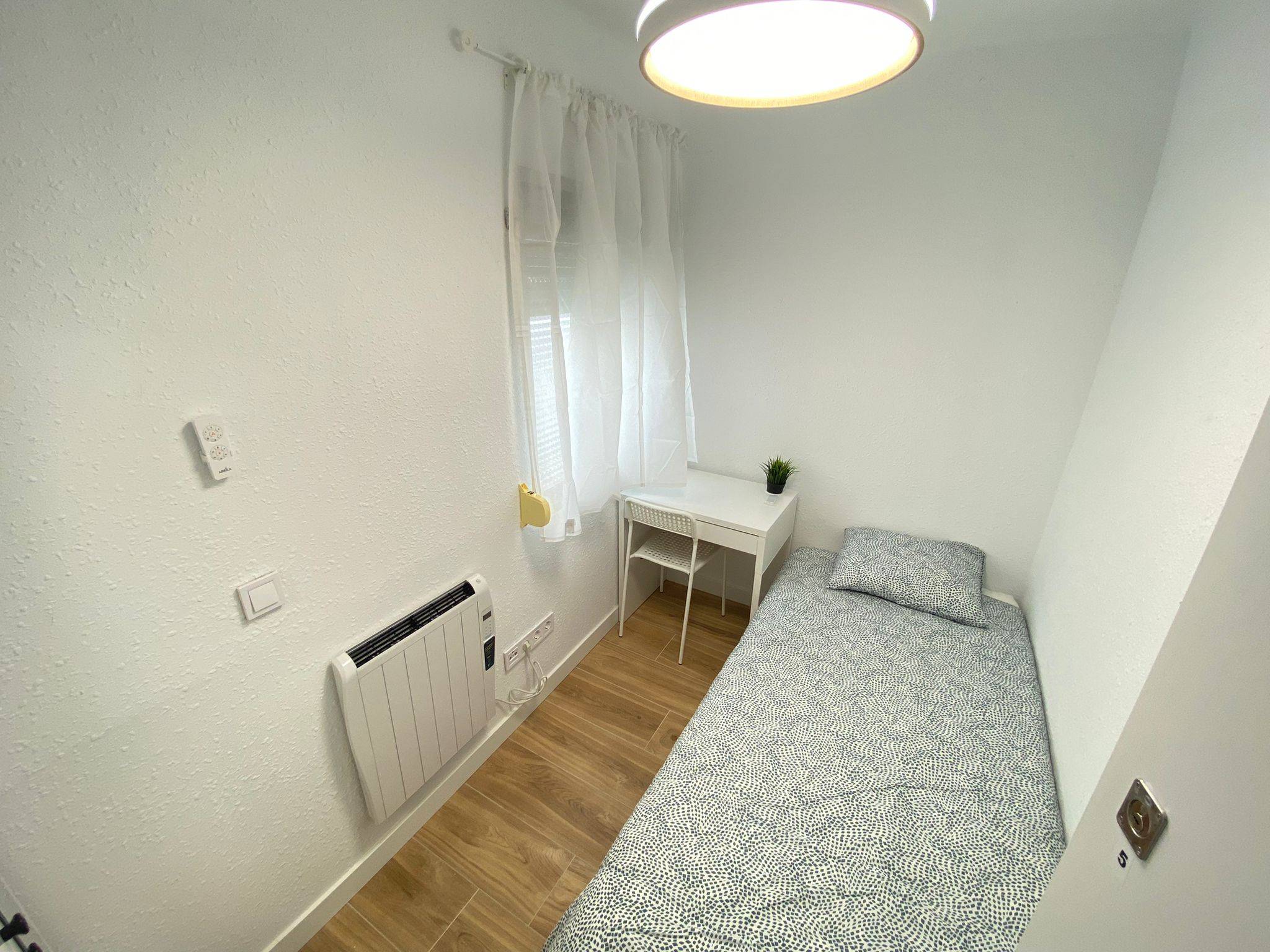 Habitación privada V en Avenida de la Albufera 1/14