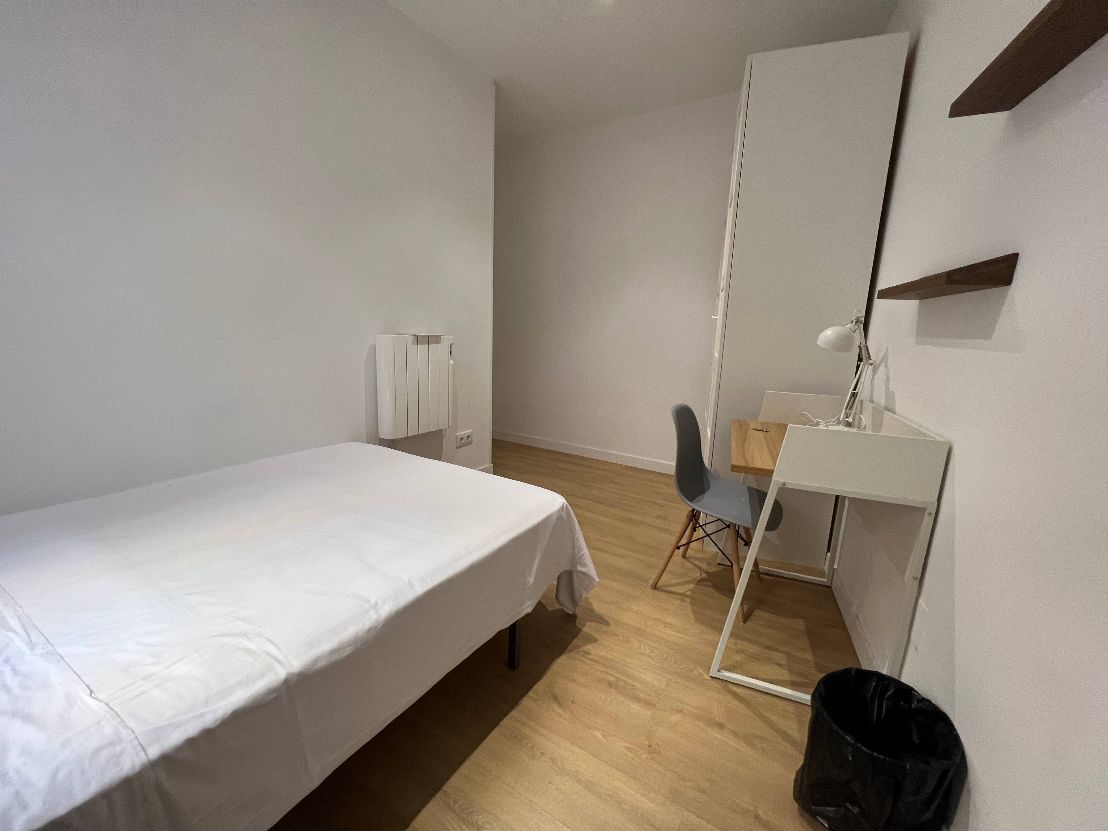 Habitación privada XII en Calle de Francos Rodríguez 2/24