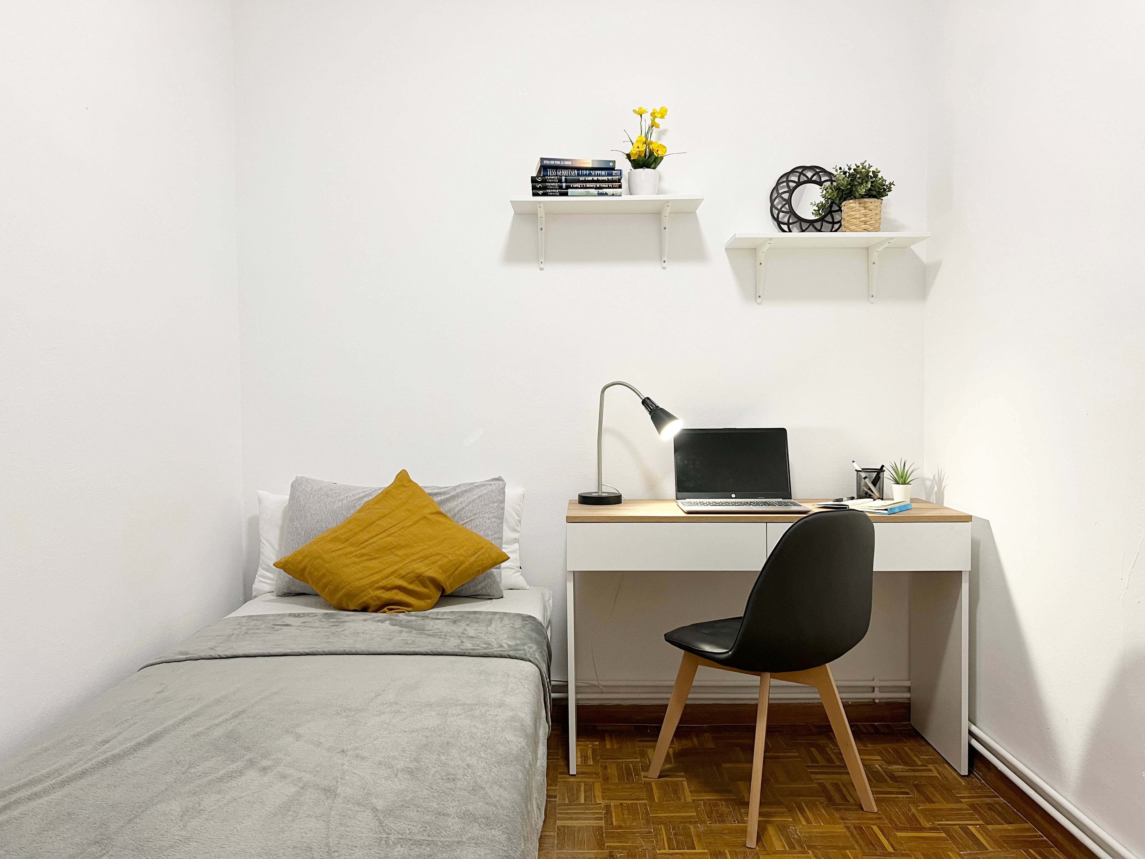 Habitación privada VI en Calle del Dos de Mayo 2/19