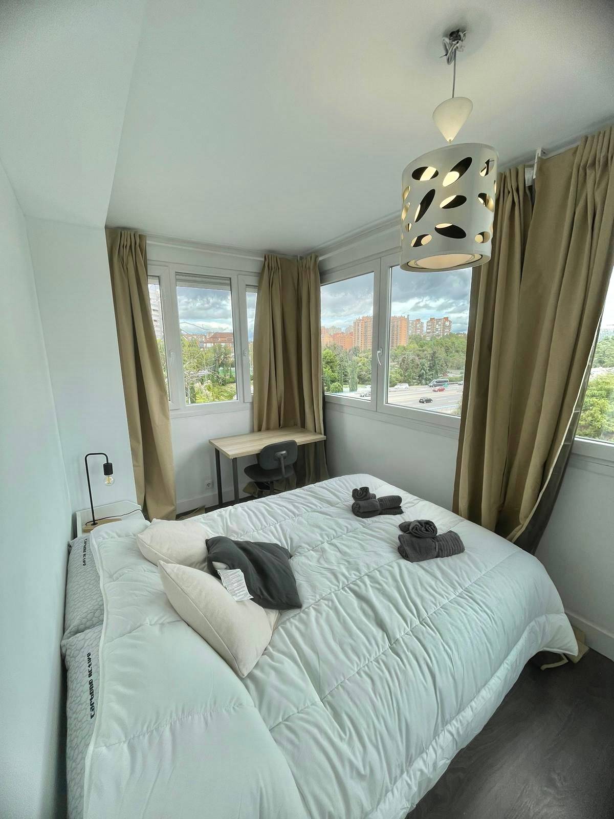 Habitación privada V en Avenida de América 2/18