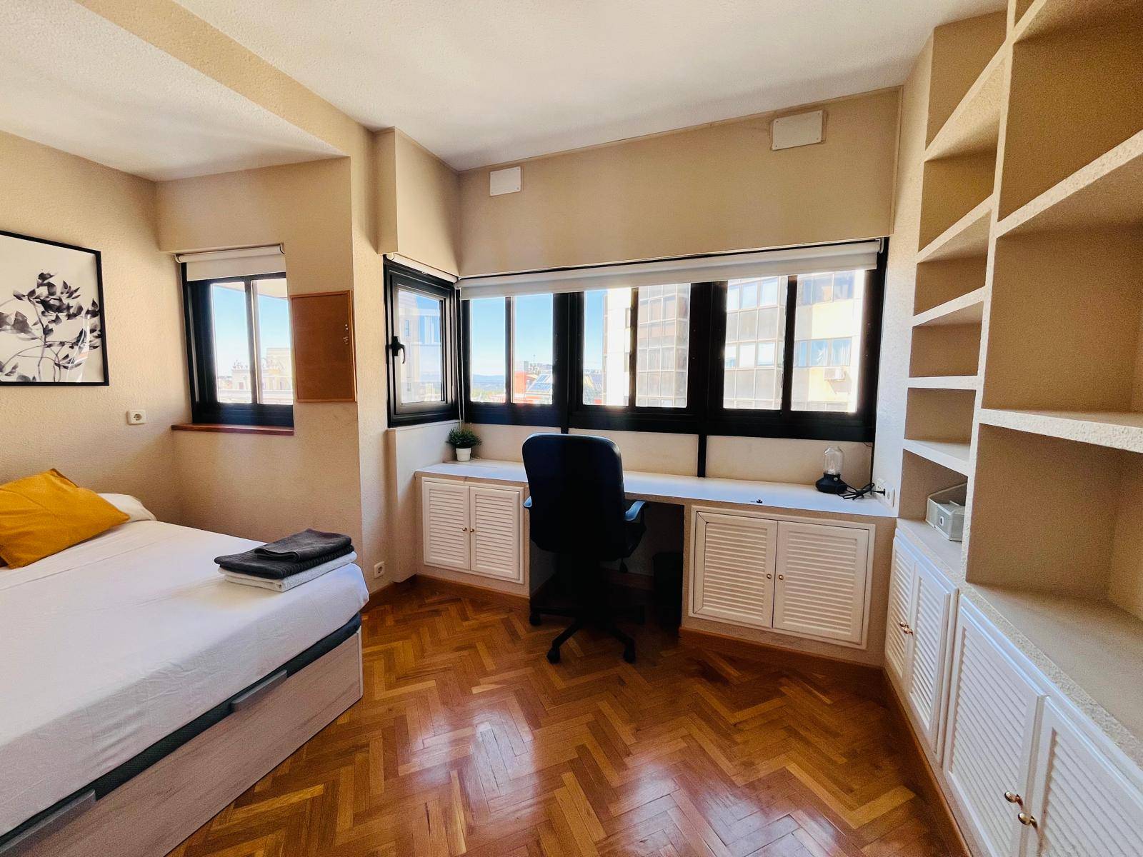 Habitación privada IV en Calle de Jacometrezo 2/19