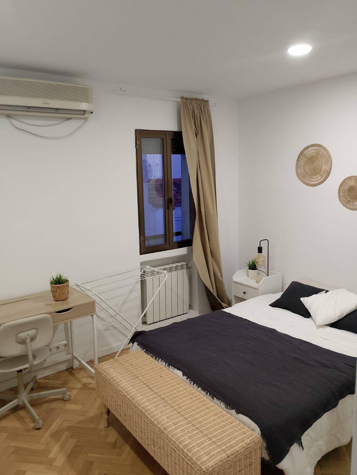 Habitación privada I en Avenida de Menéndez Pelayo