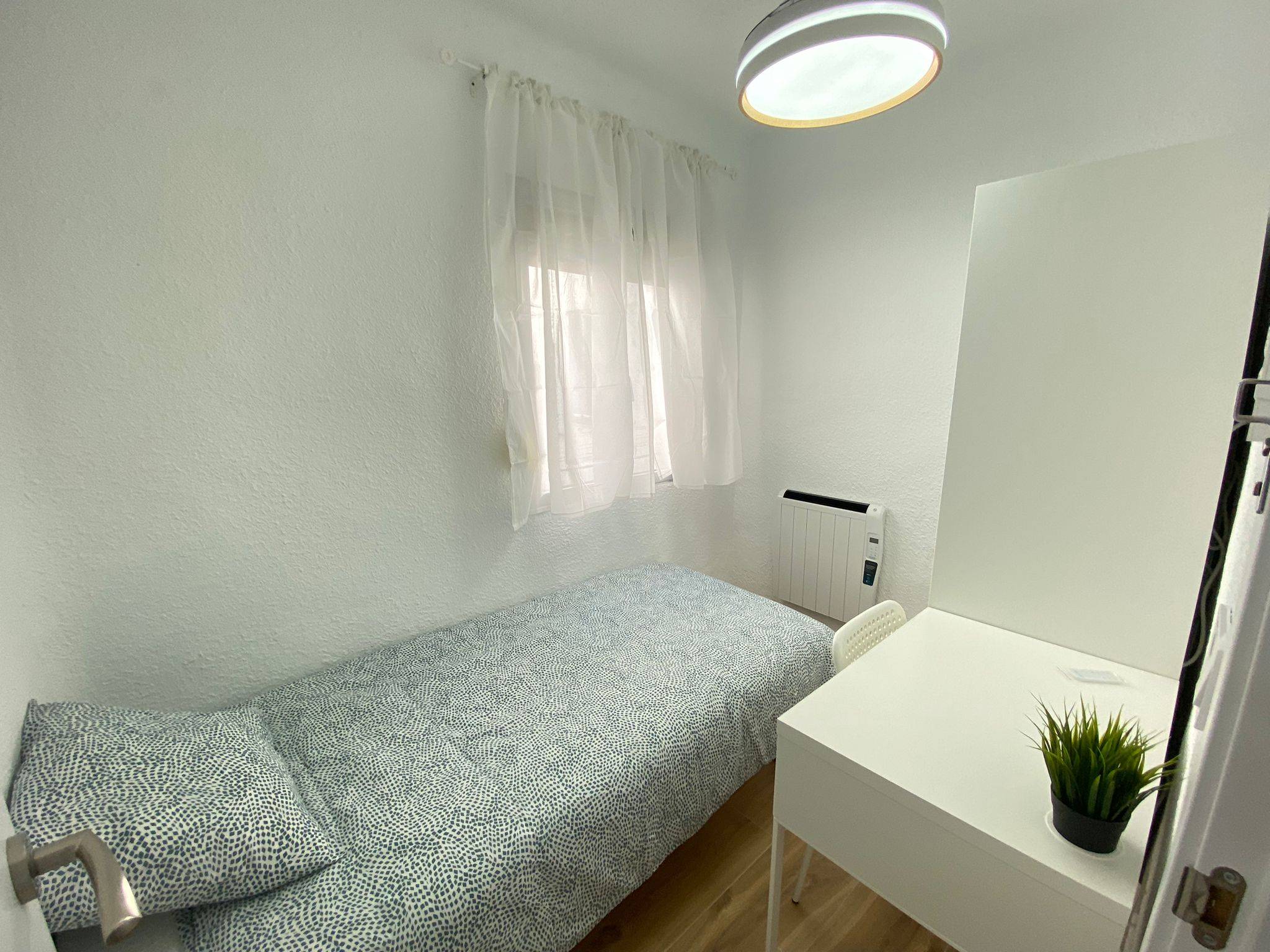 Habitación privada IV en Avenida de la Albufera 1/16