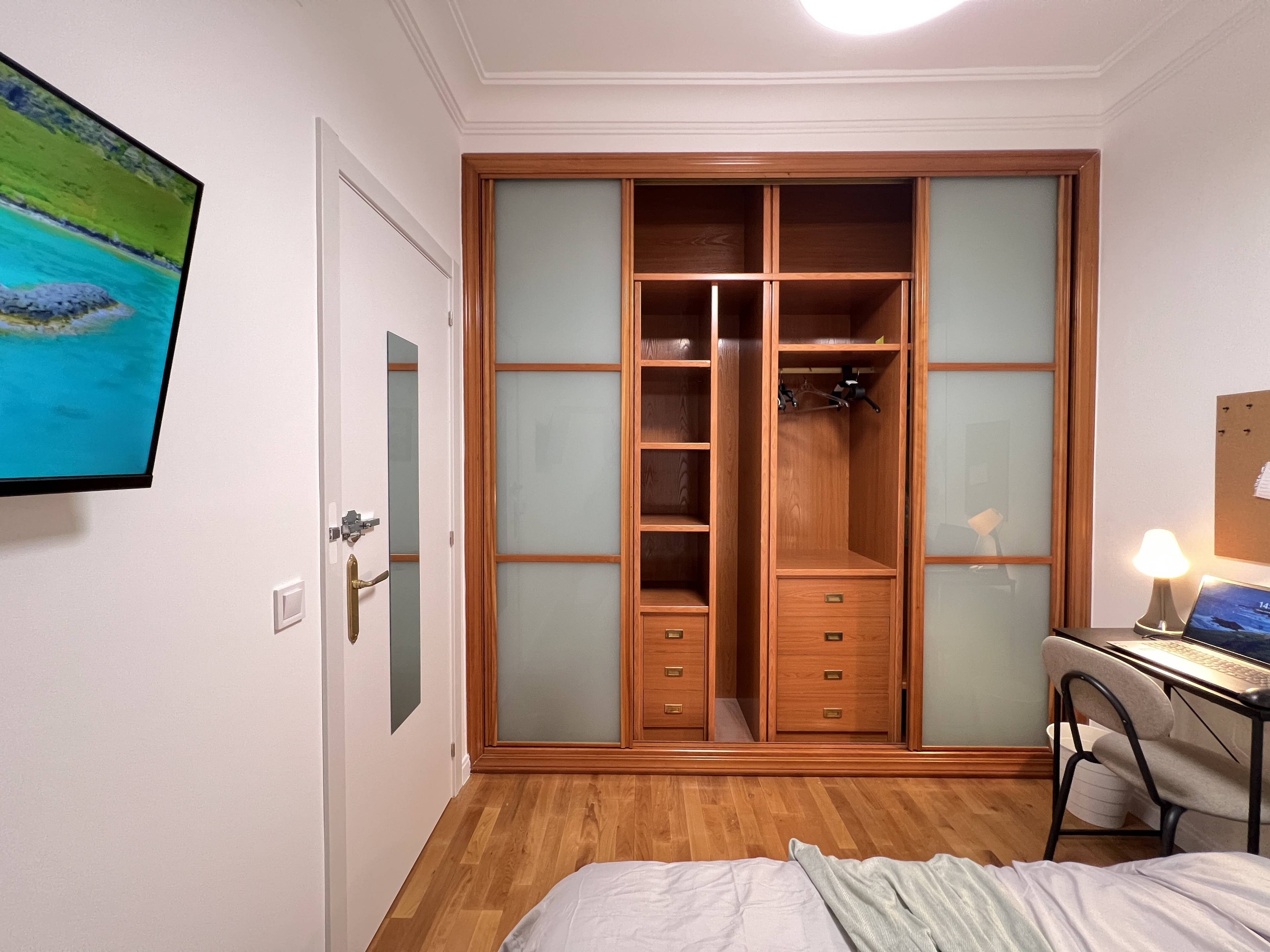 Habitación privada I en Calle de la Abada 2/15