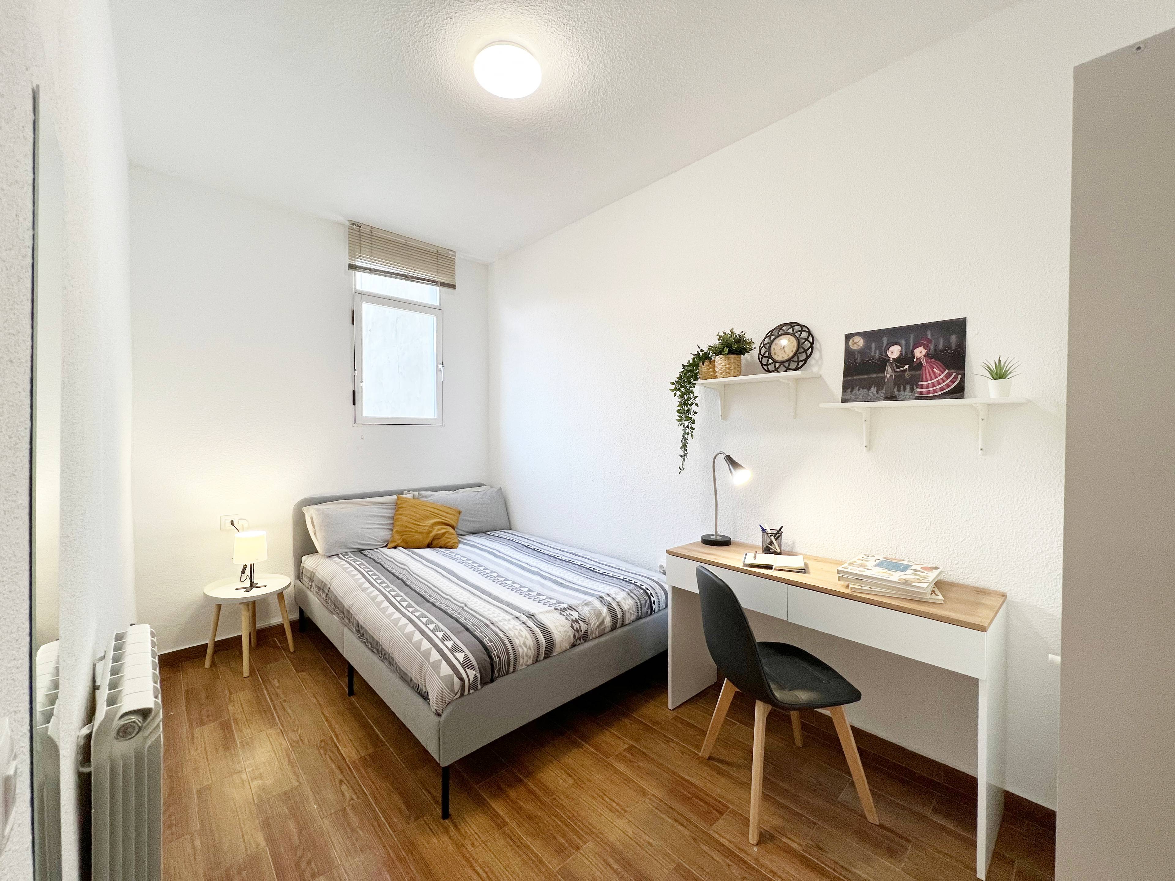 Habitación privada V en Calle del Dos de Mayo 1/19