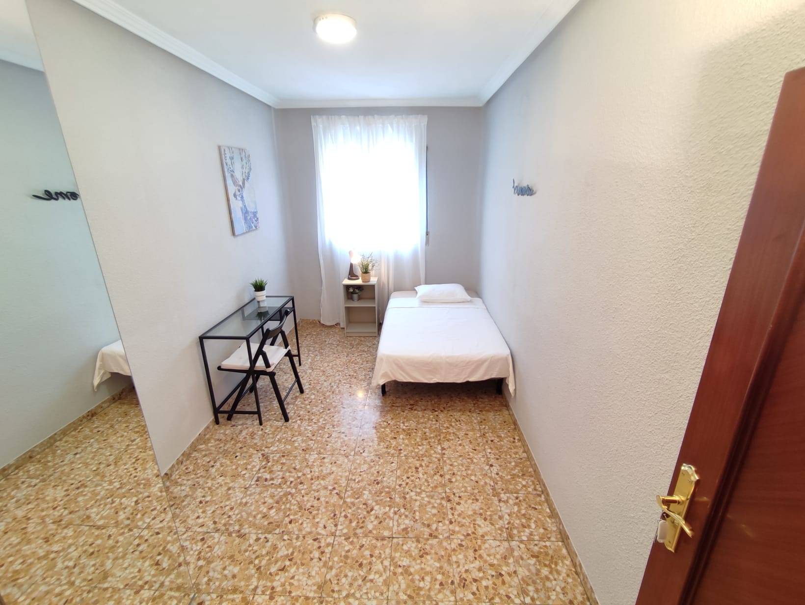 Habitación privada I en Plaza de Corpus Barga 1/36