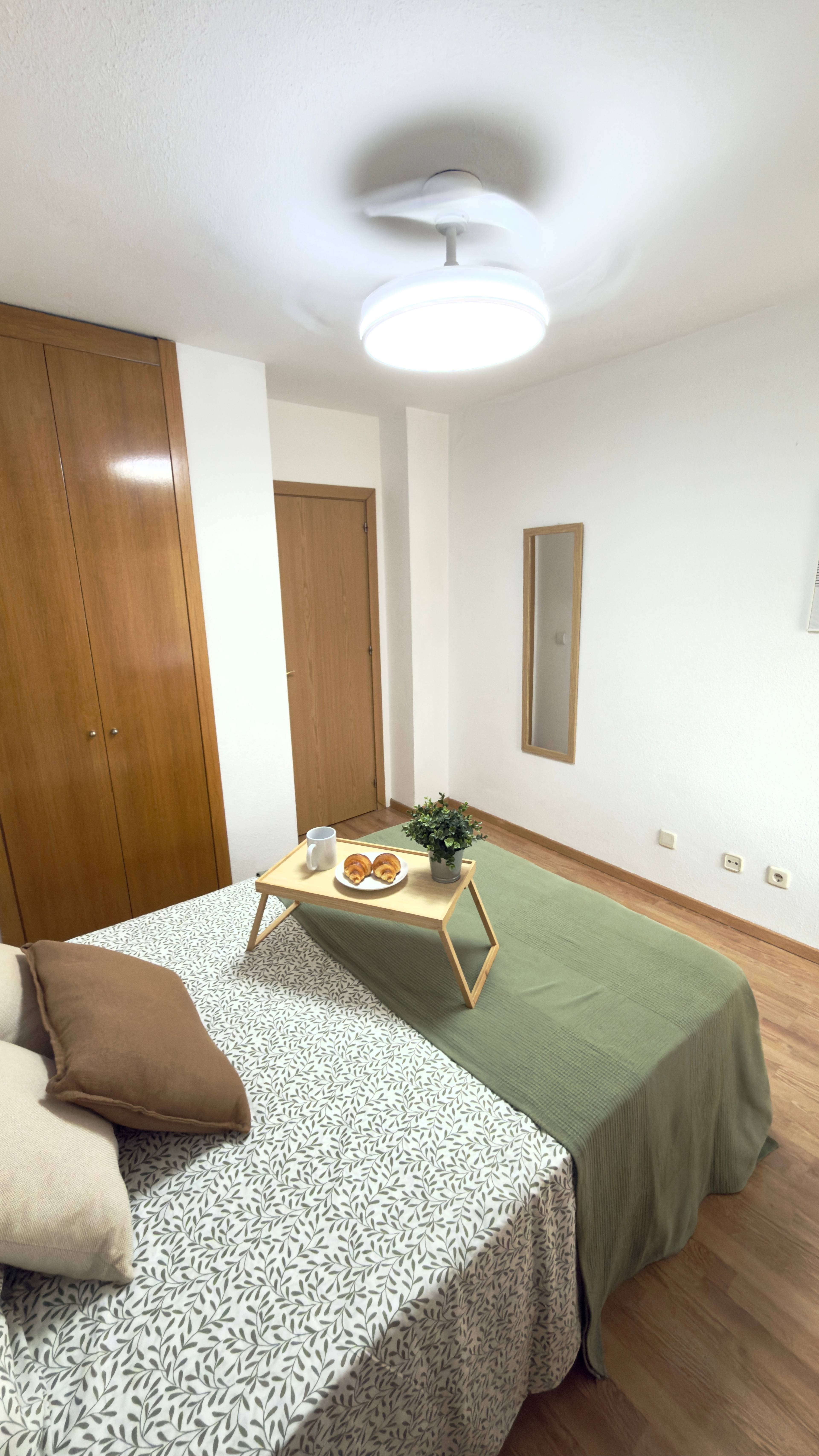 Habitación privada IV en Calle Terradas 22/22