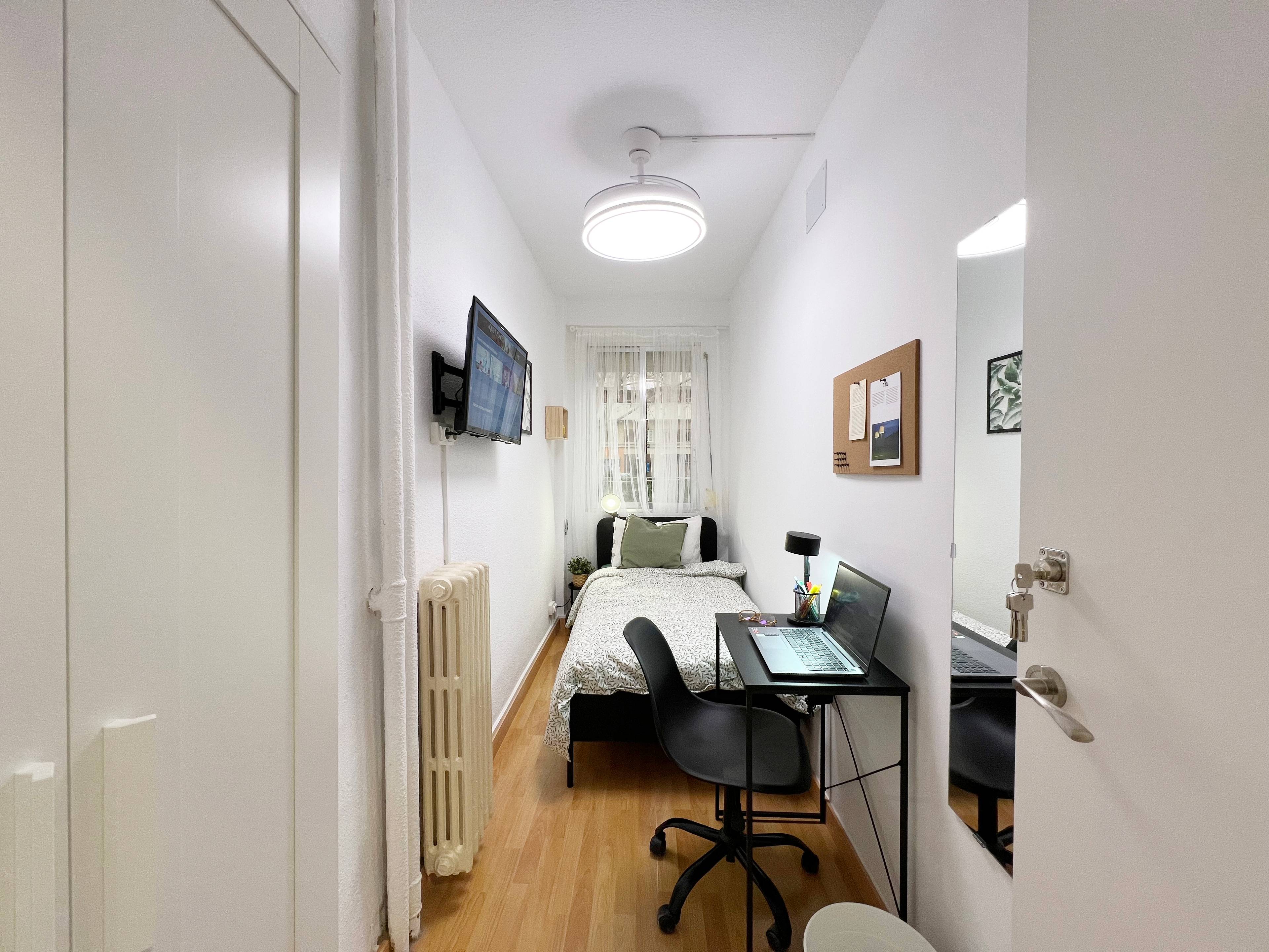 Habitación privada II en Calle del Elfo 2/15
