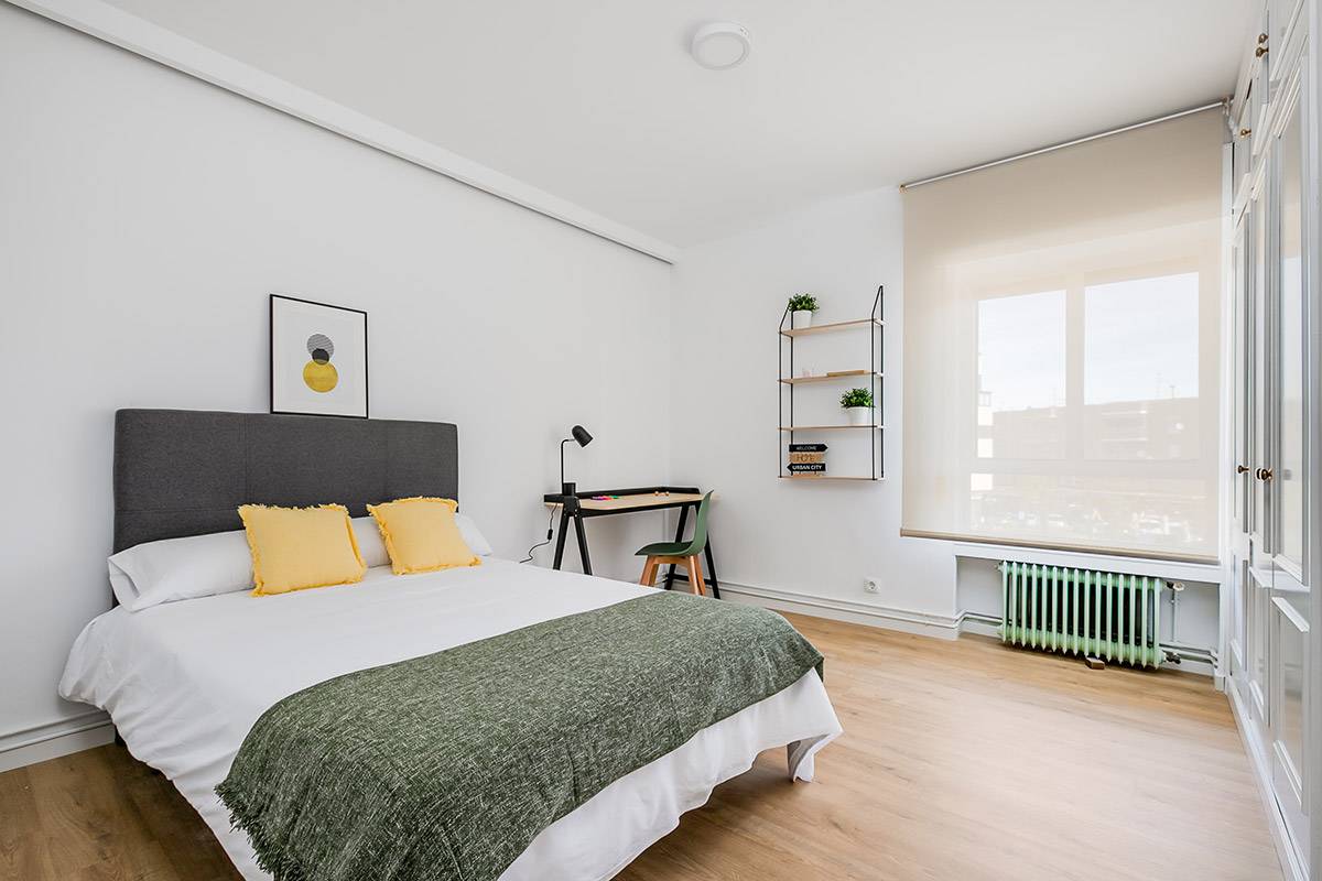 Habitación privada VI en Avenida General Palacio 1/19