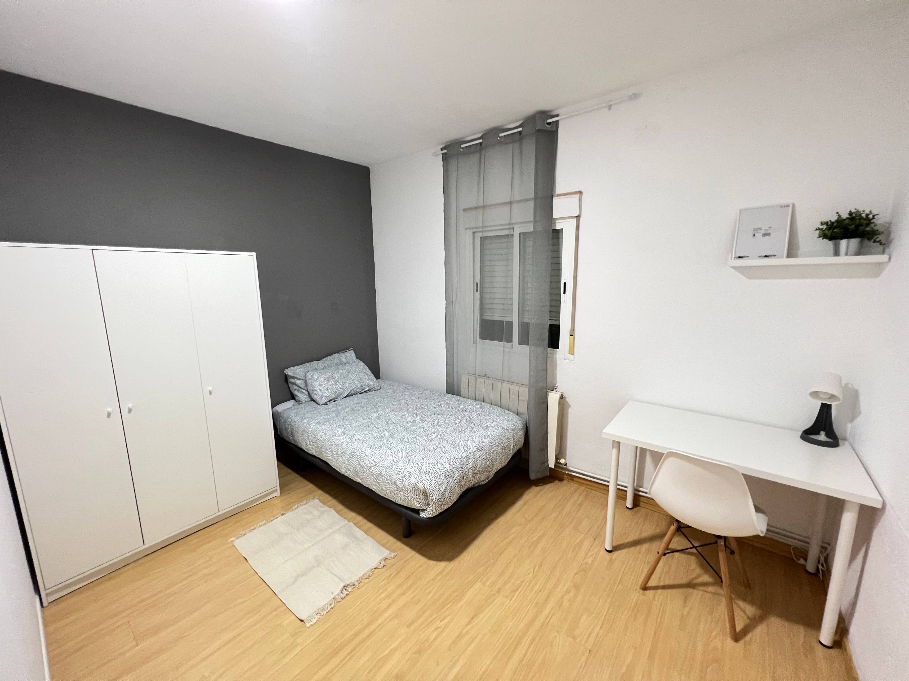 Habitación privada III en Calle de Mariano Ron 2/9