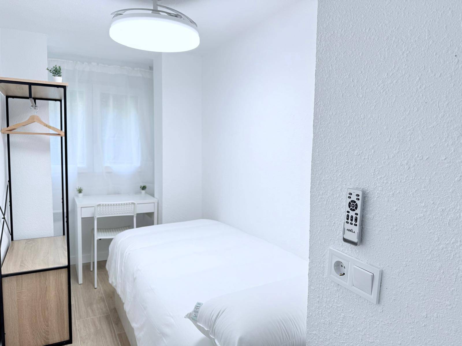 Habitación privada I en Calle Puerto del Bruch 2/15