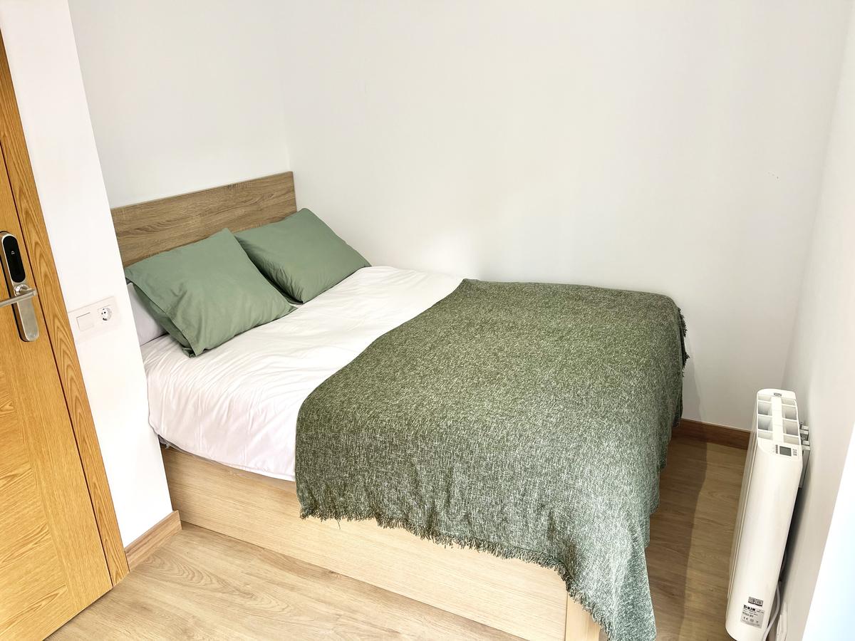 Habitación privada X en Calle María Bosch