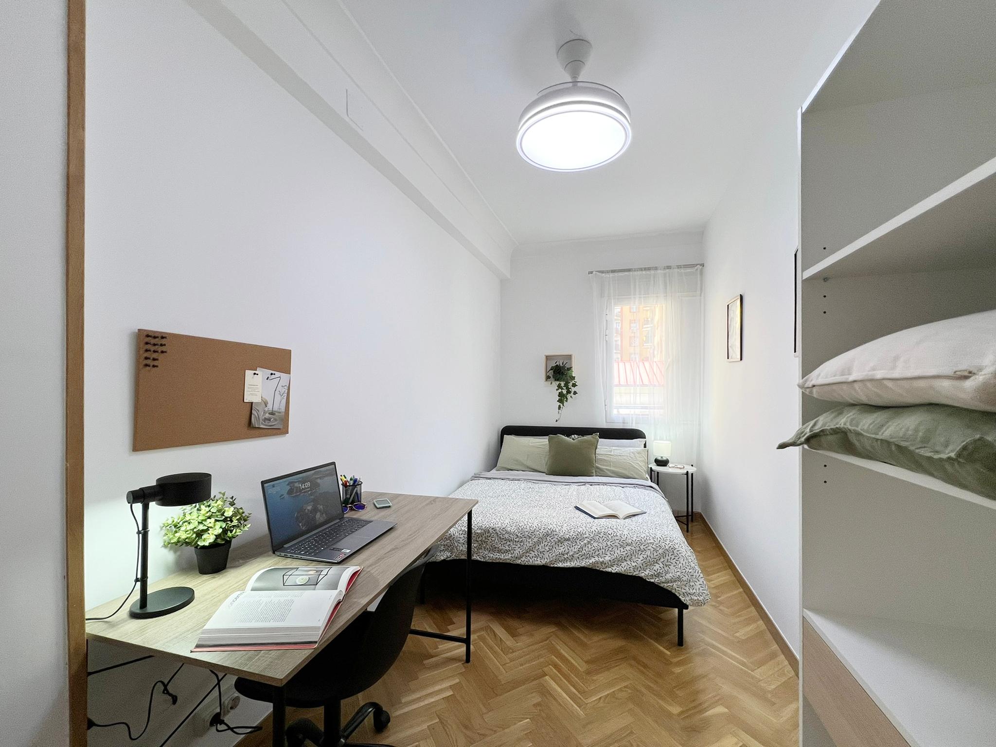 Habitación privada V en Paseo de la Virgen del Puerto