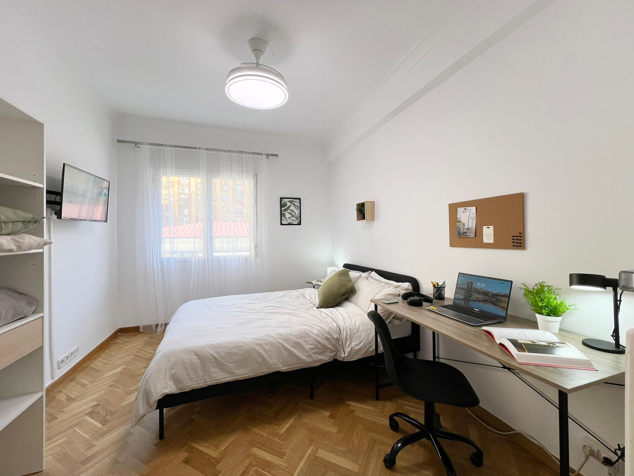 Habitación privada VI en Paseo de la Virgen del Puerto