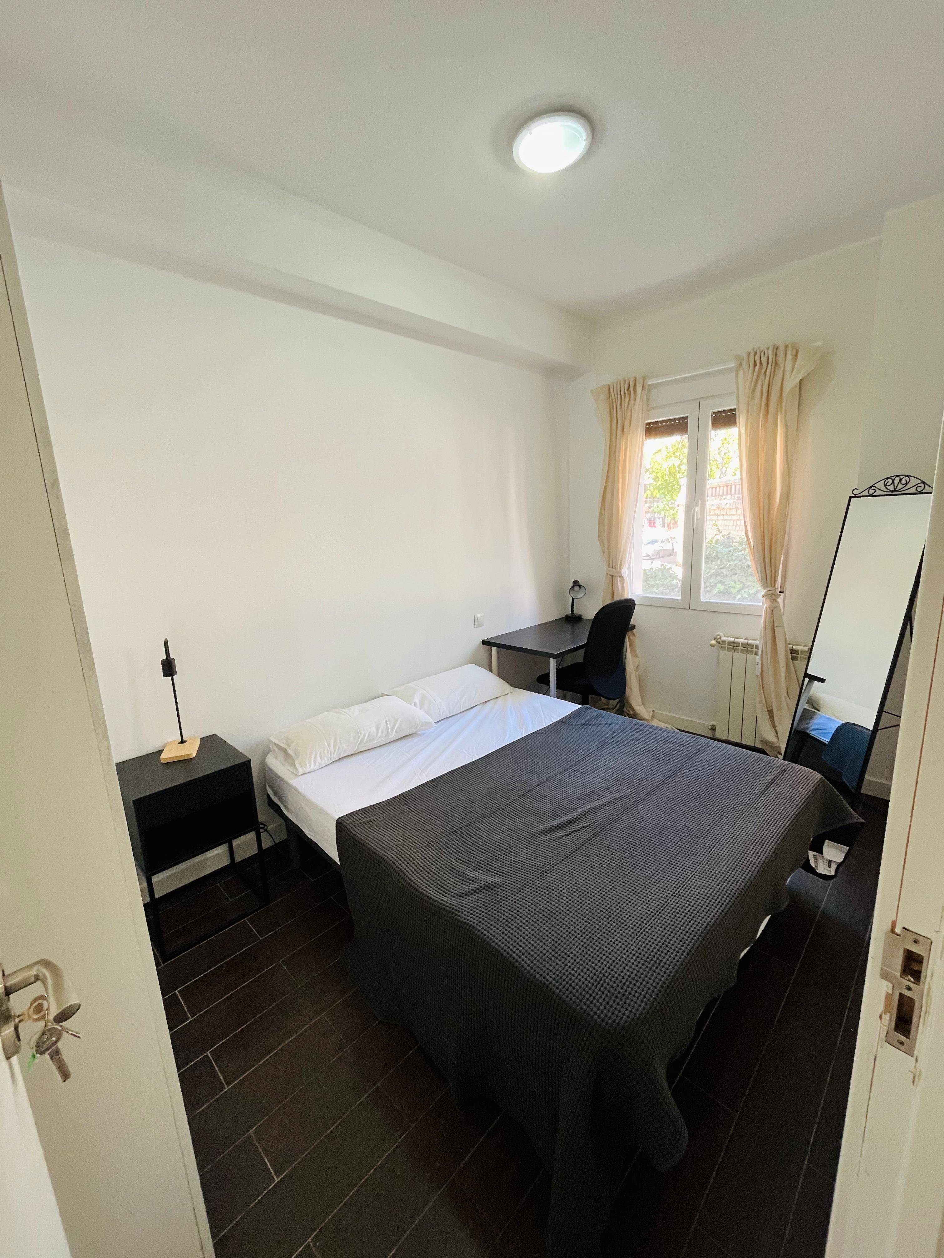 Habitación privada I en Calle Maudes 1/9