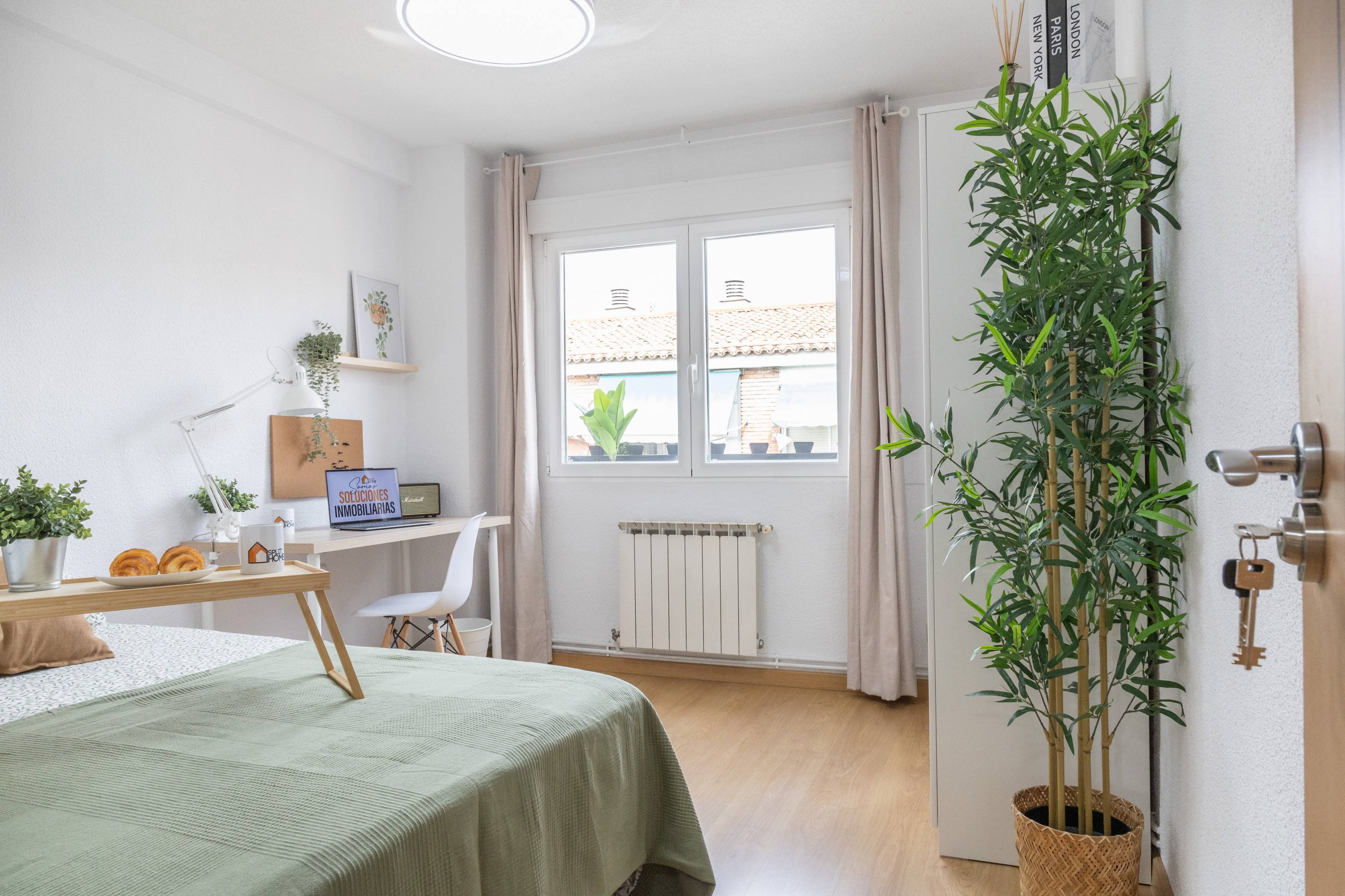 Habitación privada IV en Calle de Santa Eva 2/17