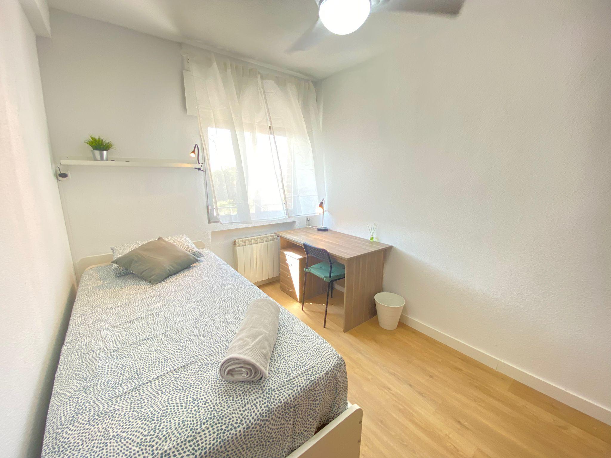 Habitación privada III en Calle de Sierra Carbonera