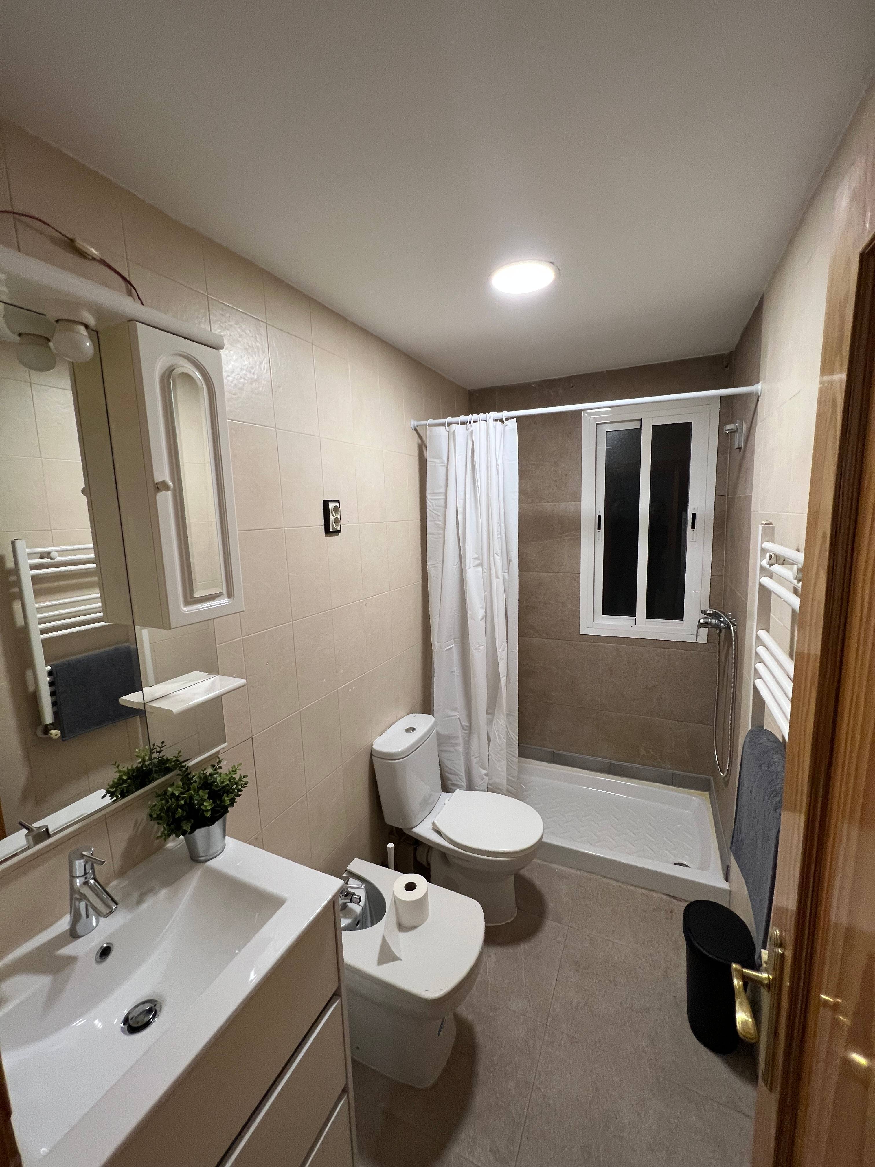 Habitación privada IV en Calle de Mariano Ron 2/8