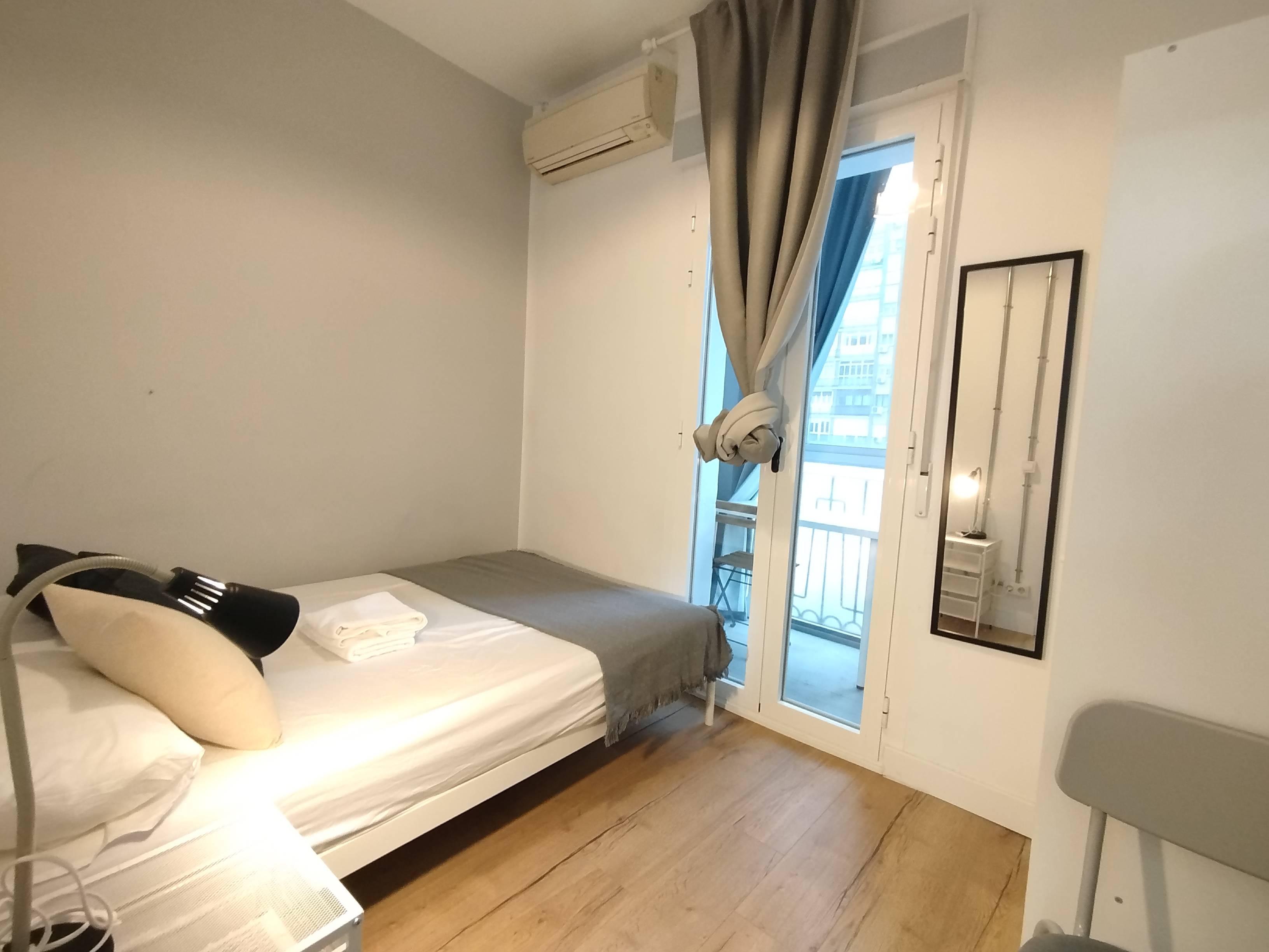 Habitación privada VI en Avenida del Mediterráneo 1/26