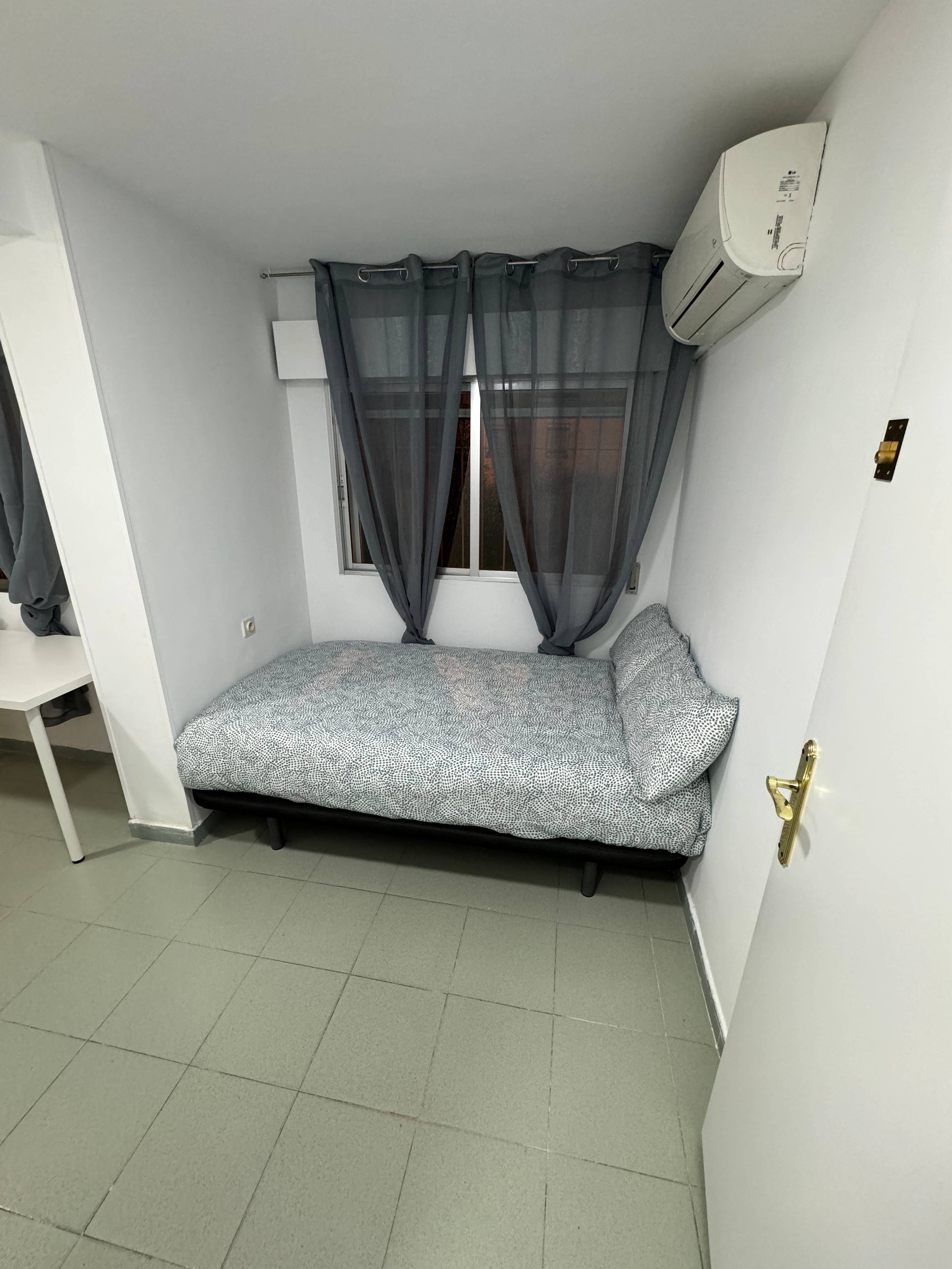 Habitación privada I en Calle Sánchez Morate 1/10