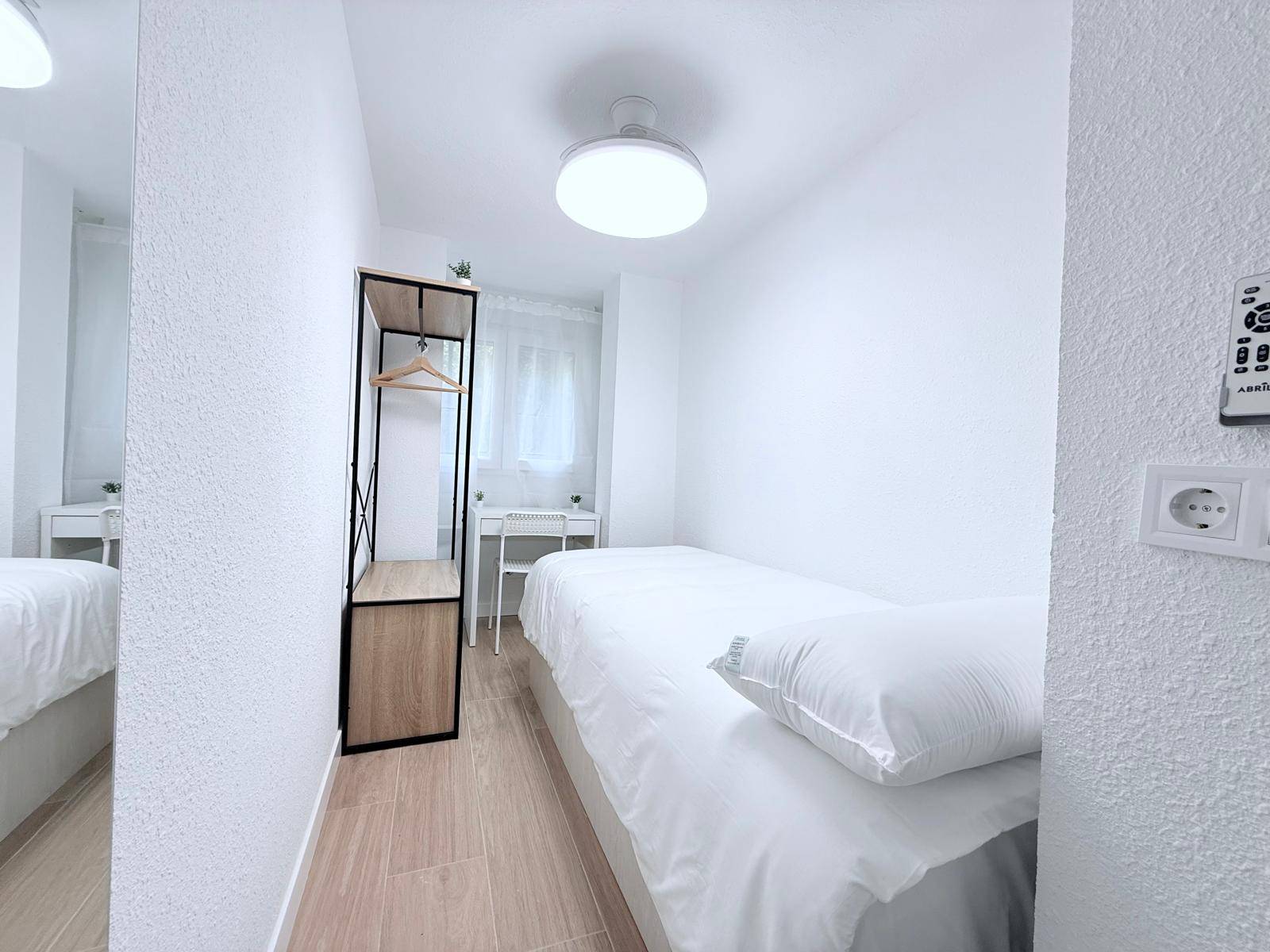 Habitación privada I en Calle Puerto del Bruch 1/15