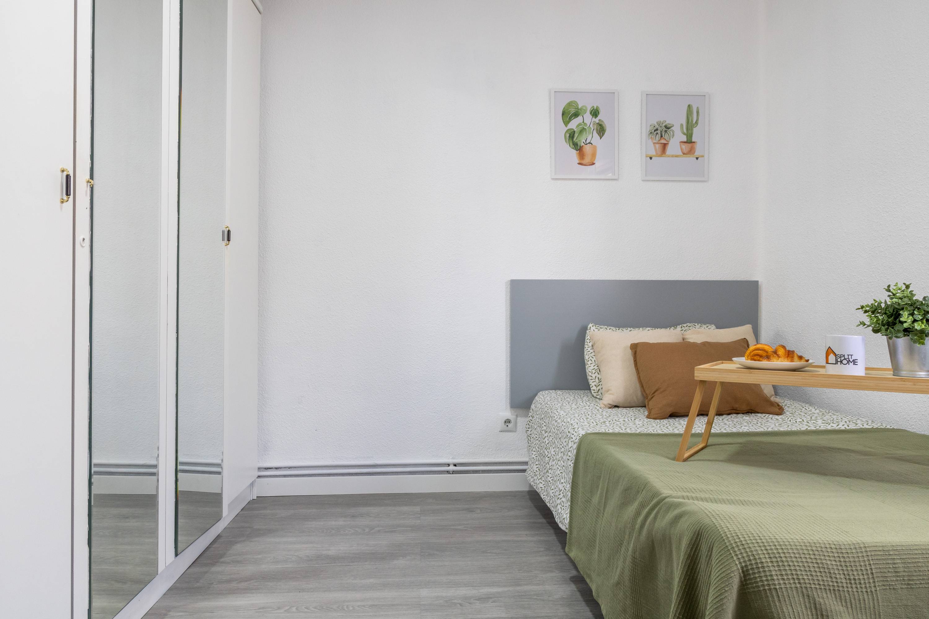 Habitación privada III en Camino Viejo de Vicálvaro 2/17