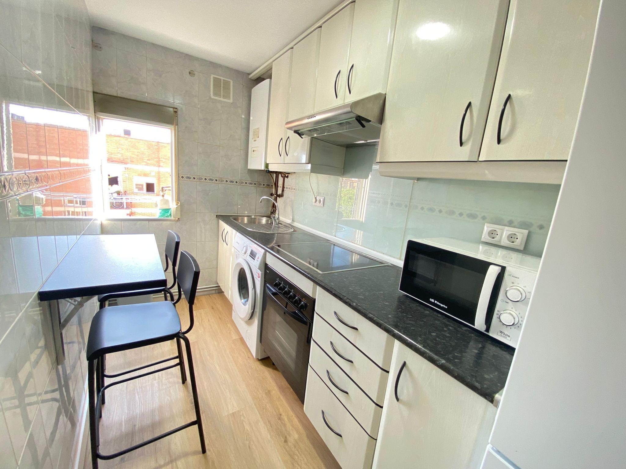 Habitación privada I en Calle Benalmádena