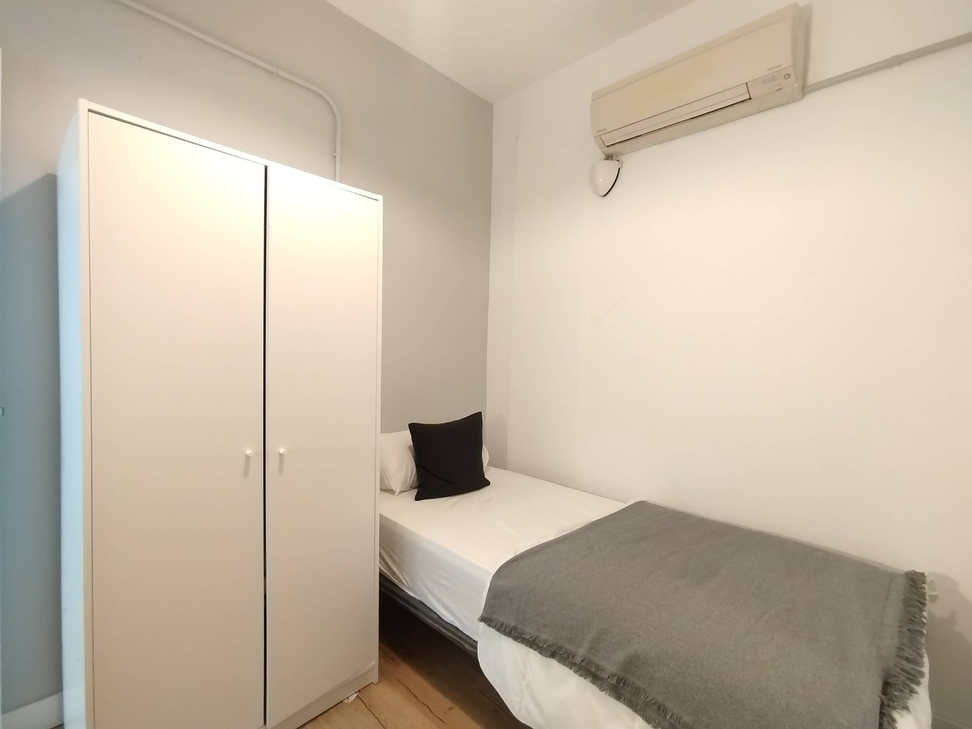 Habitación privada III en Avenida del Mediterráneo 2/18