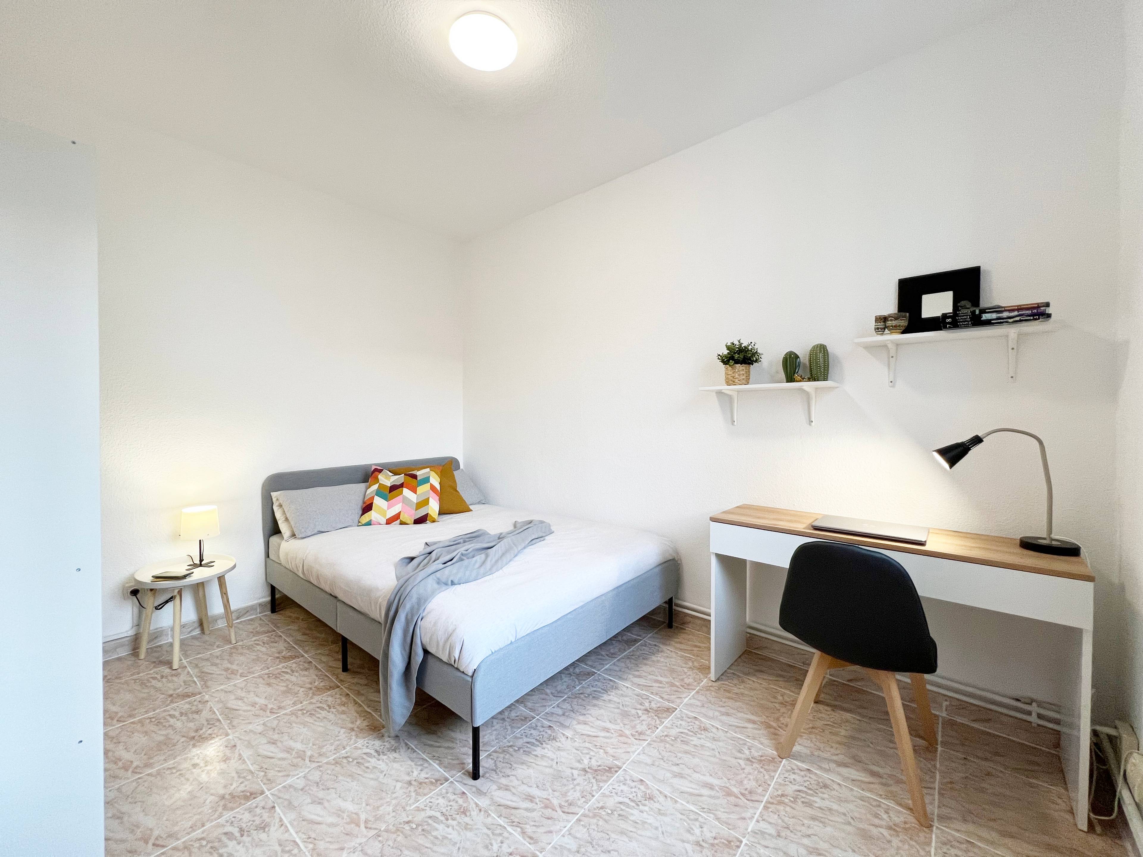 Habitación privada IV en Calle del Dos de Mayo 2/19