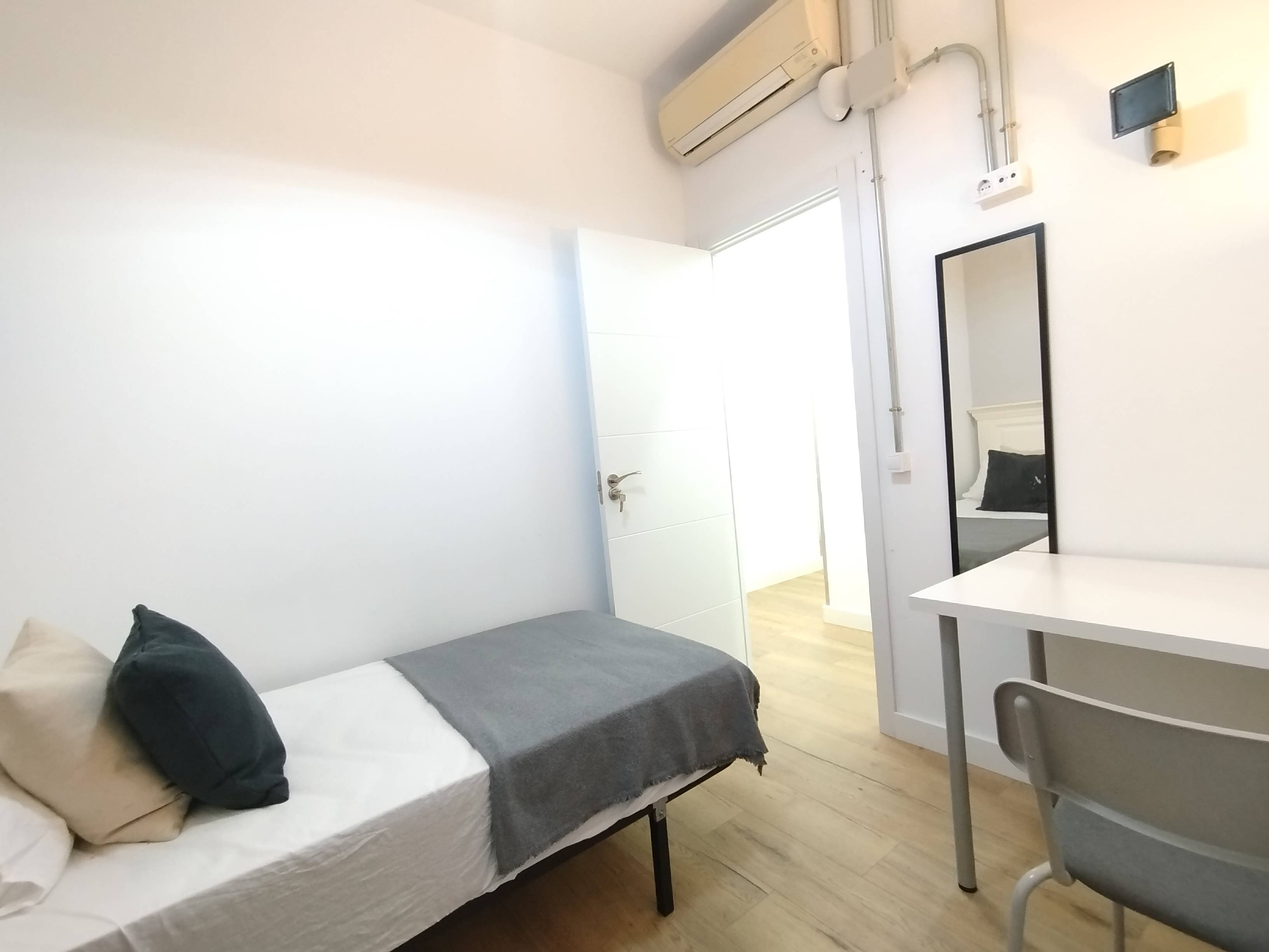 Habitación privada IV en Avenida del Mediterráneo 2/18