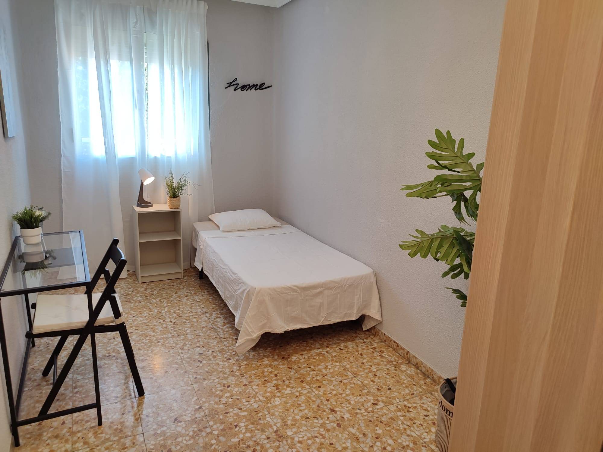 Habitación privada II en Plaza de Corpus Barga 1/42