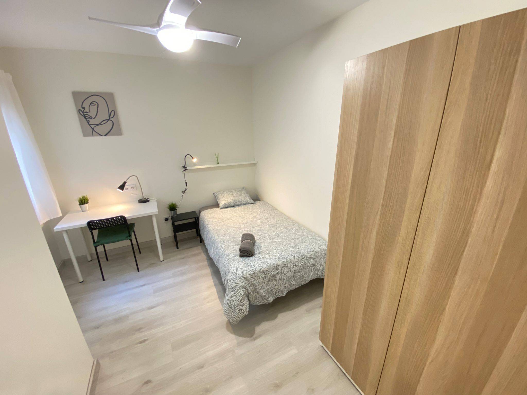 Habitación privada IV en Calle de Amós de Escalante 2/26