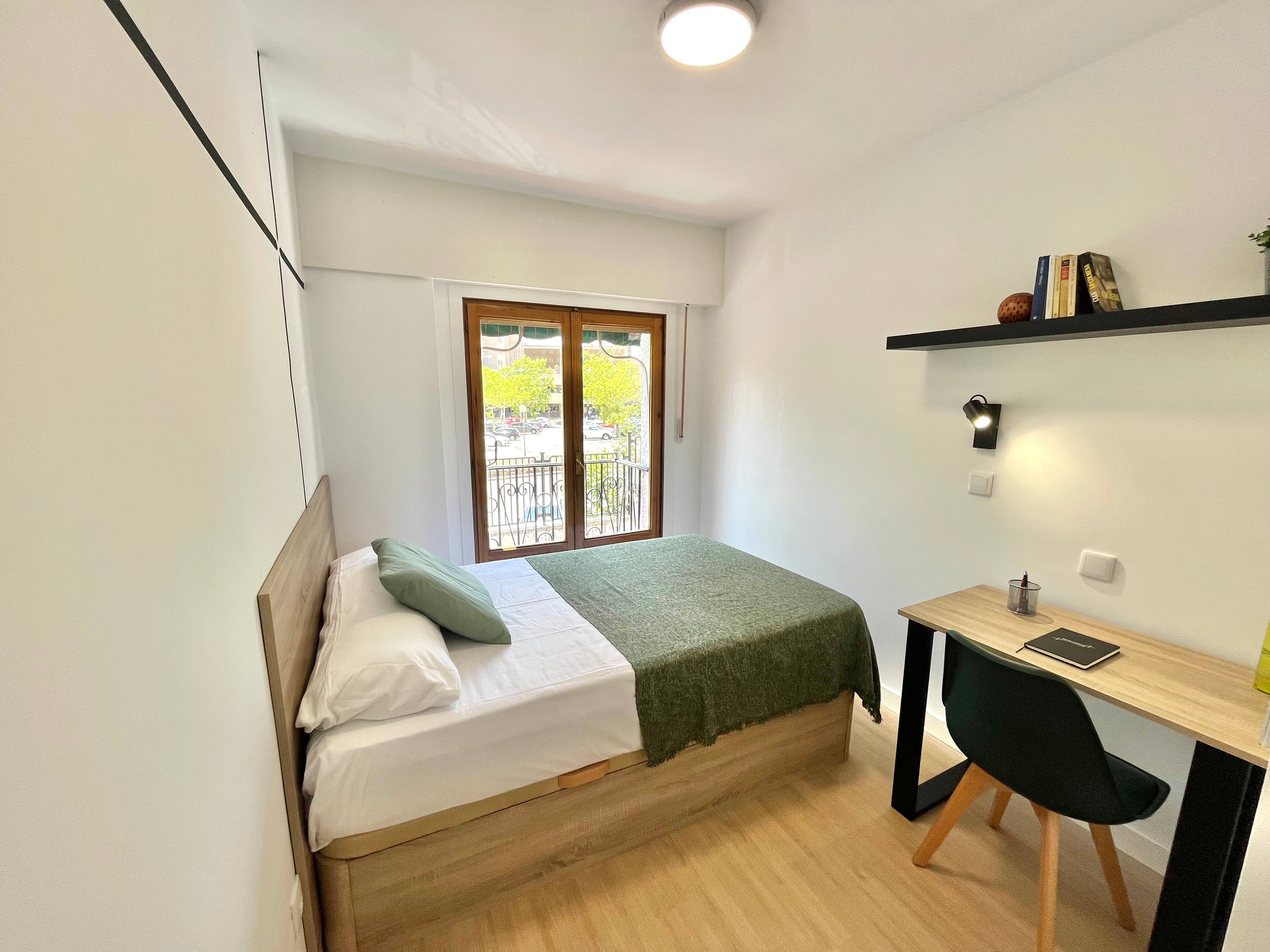Habitación privada IV en Calle del Petirrojo 2/27