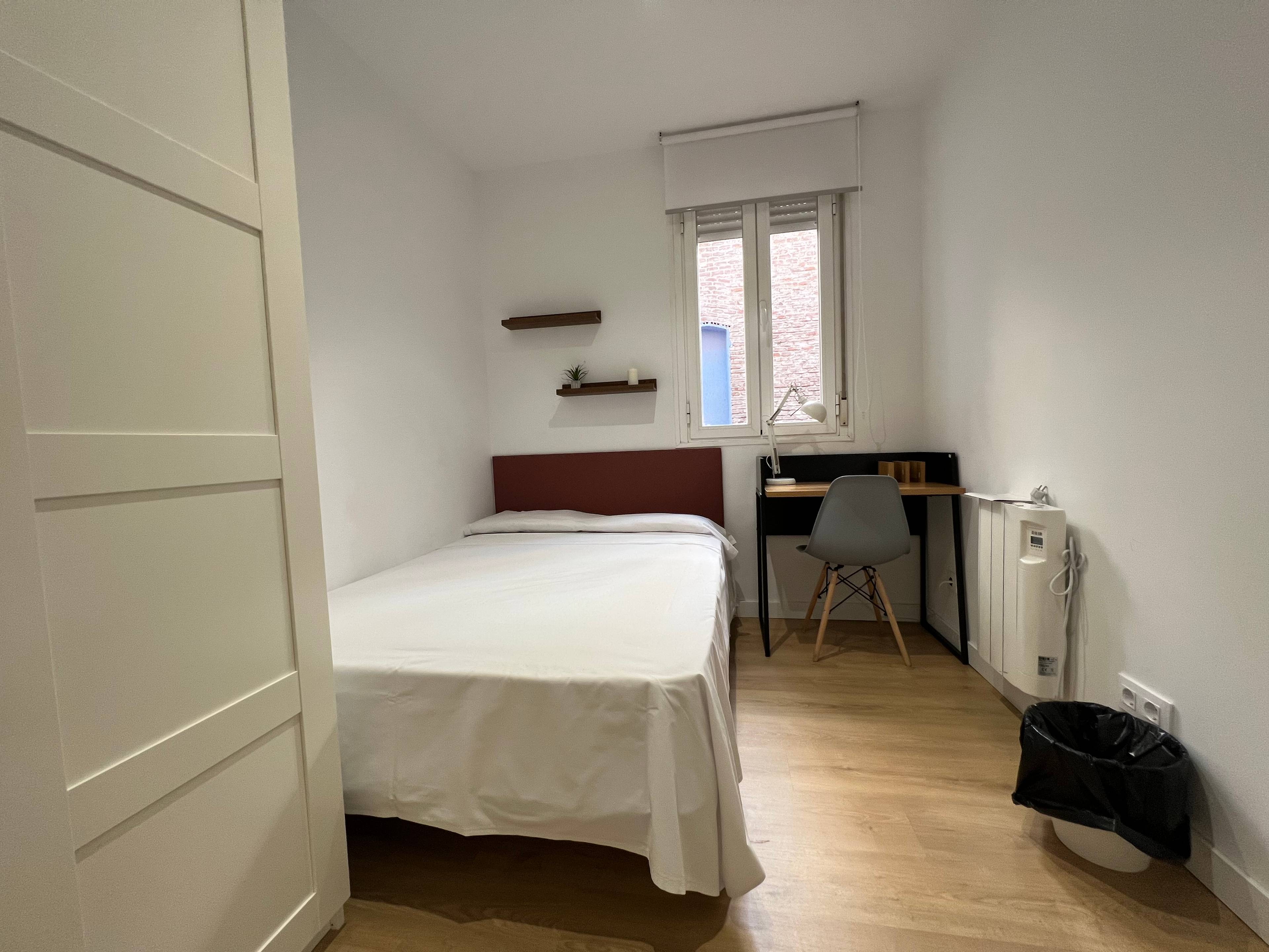 Habitación privada X en Calle de Francos Rodríguez 2/25