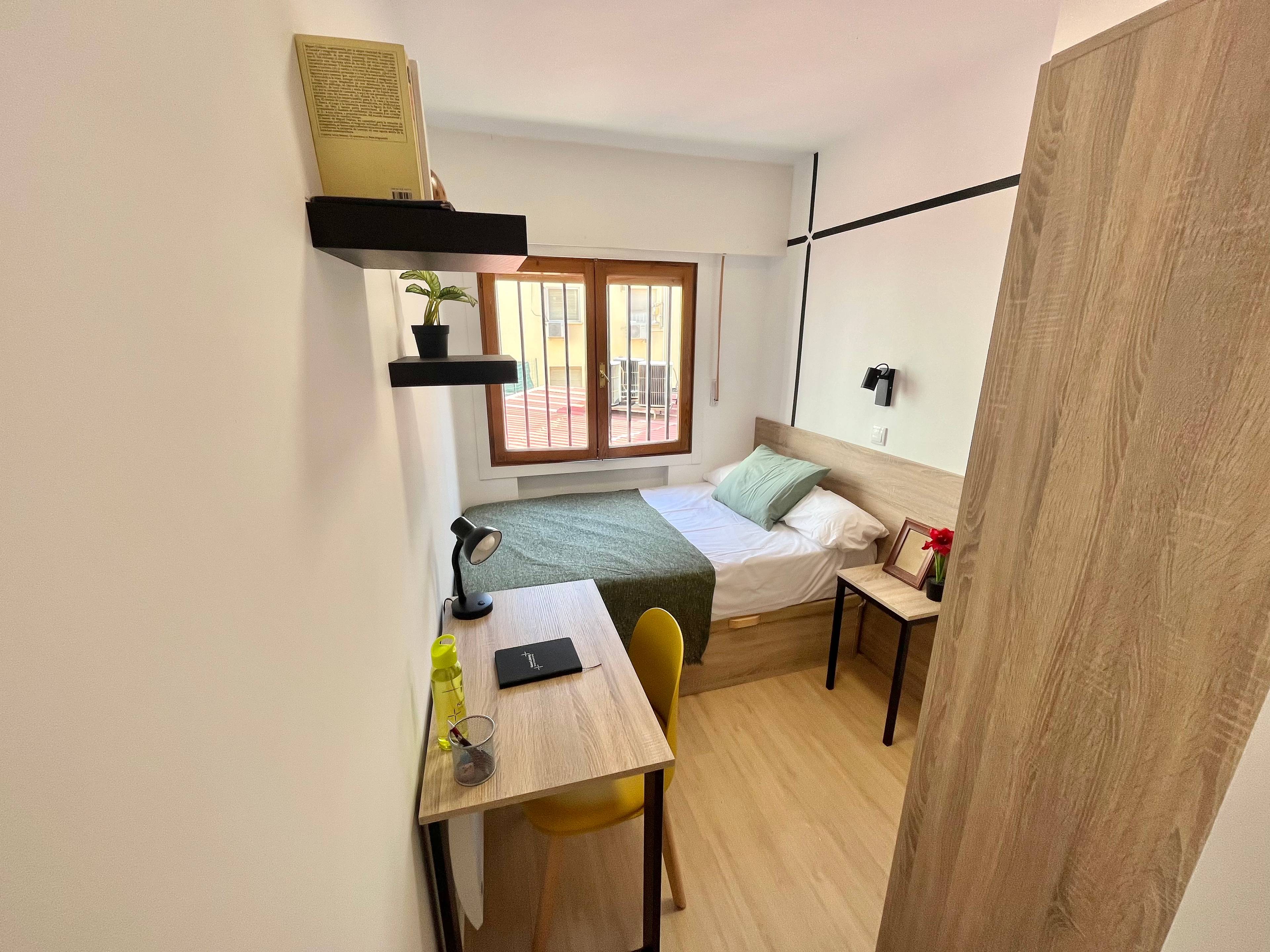 Habitación privada I en Calle del Petirrojo 1/36