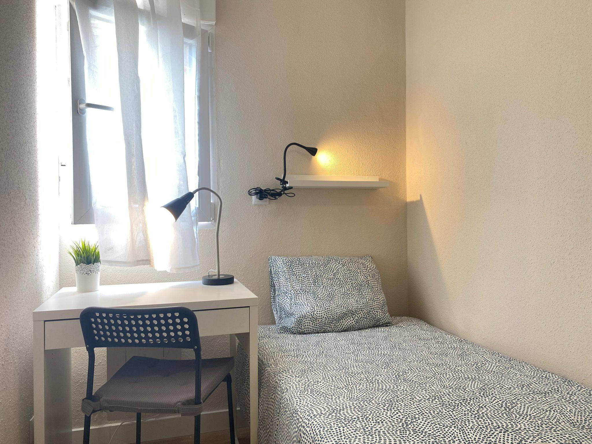 Habitación privada V en Calle del Pico de Alba 2/24