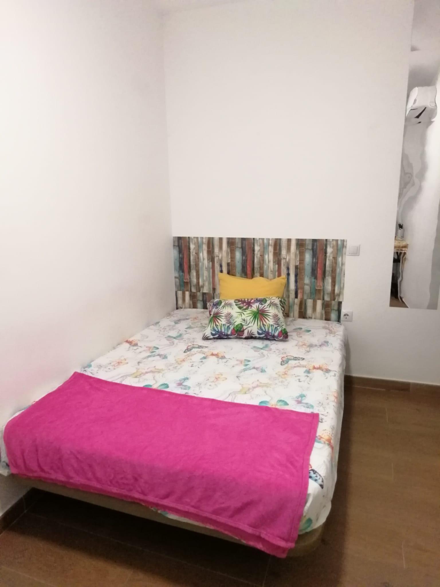 Habitación privada V en Calle Virgen de la Alegría
