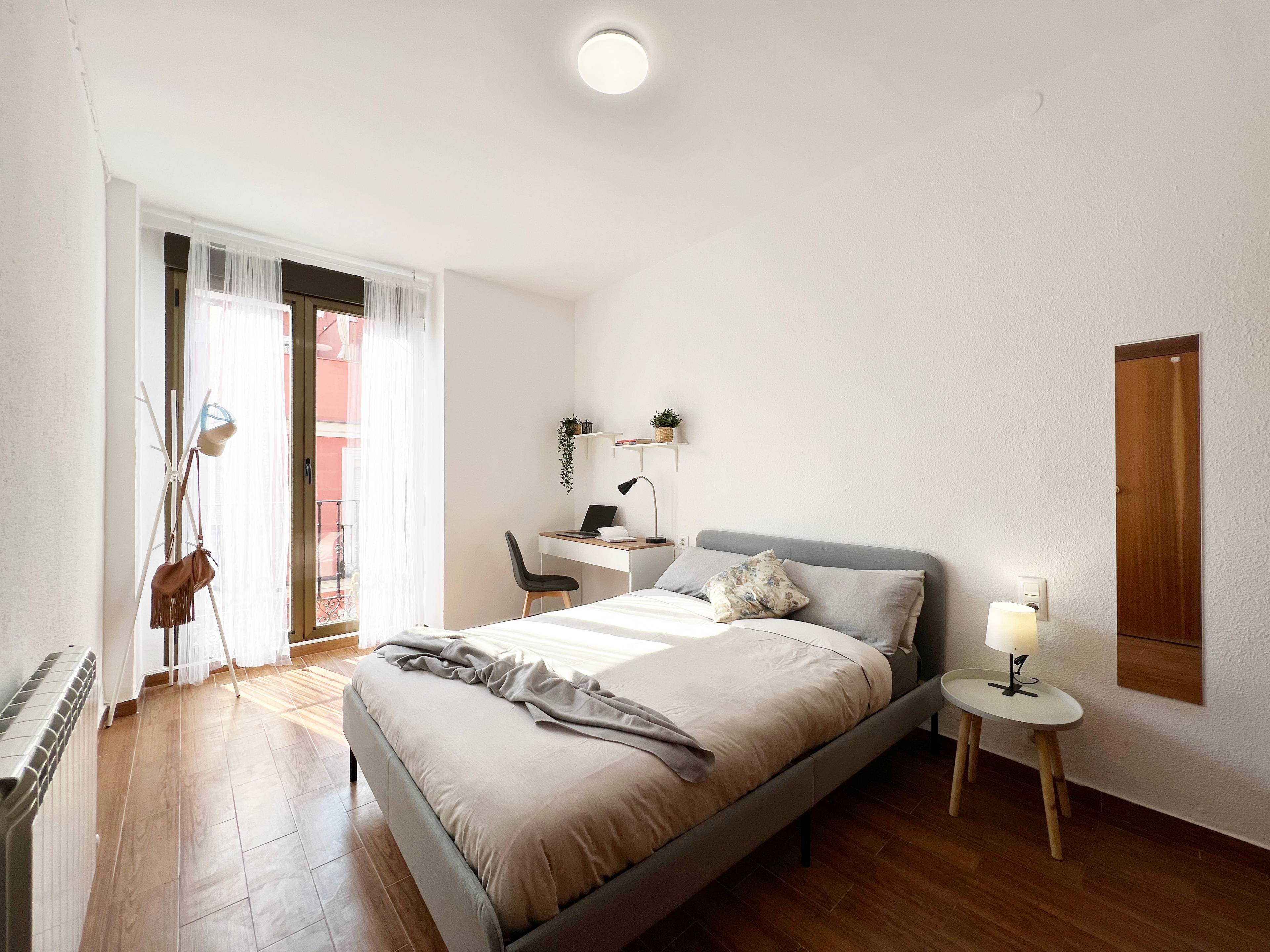 Habitación privada III en Calle del Dos de Mayo 1/19