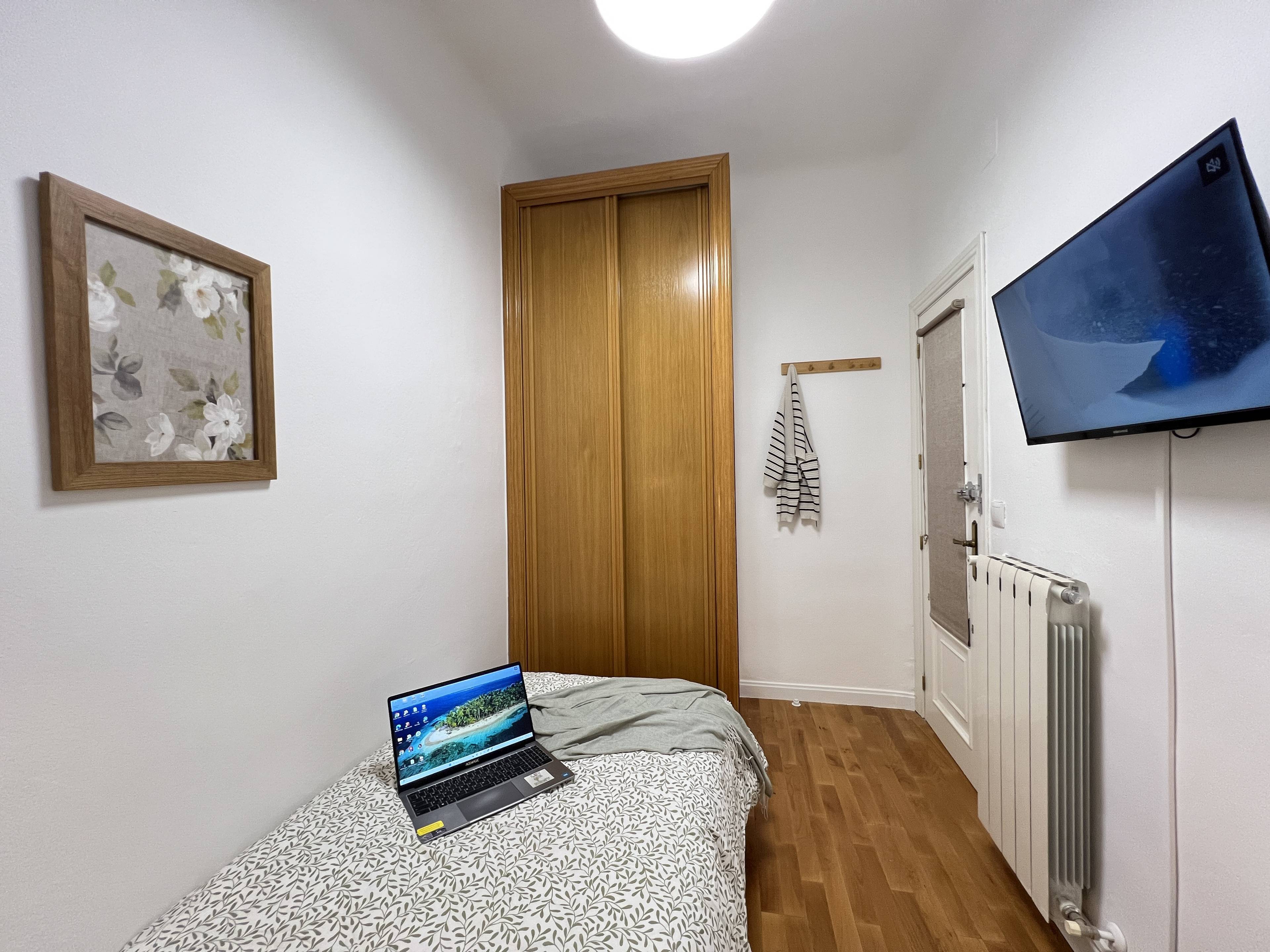 Habitación privada VI en Calle de la Abada 2/15