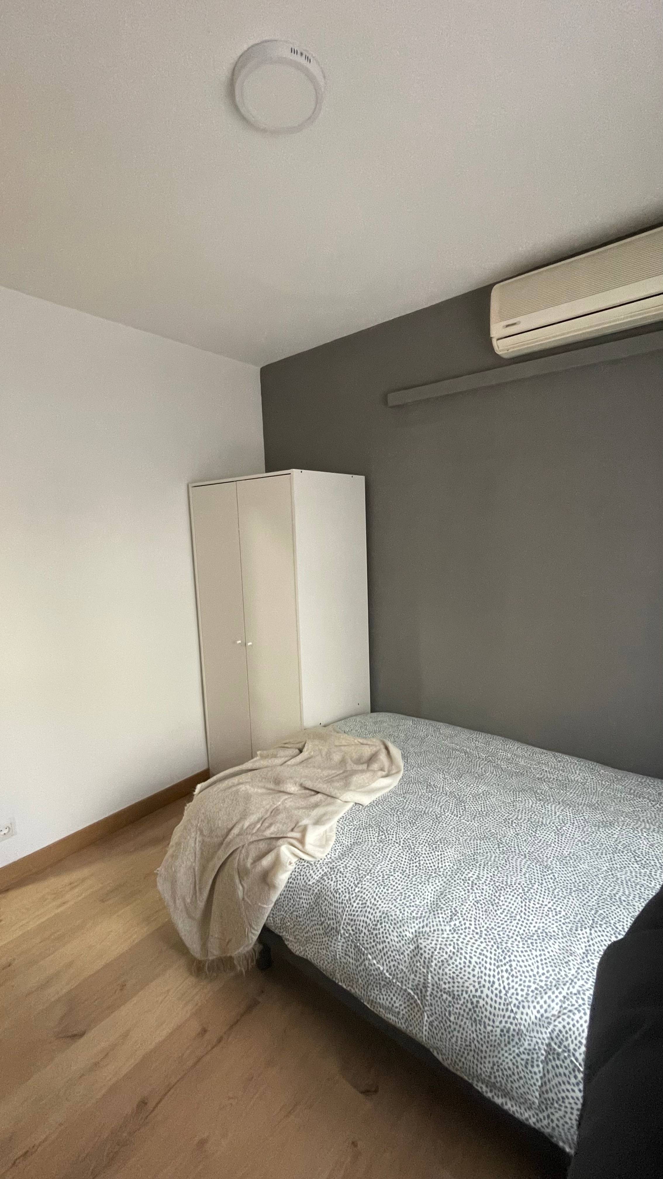 Habitación privada III en Calle Polvoranca 2/18